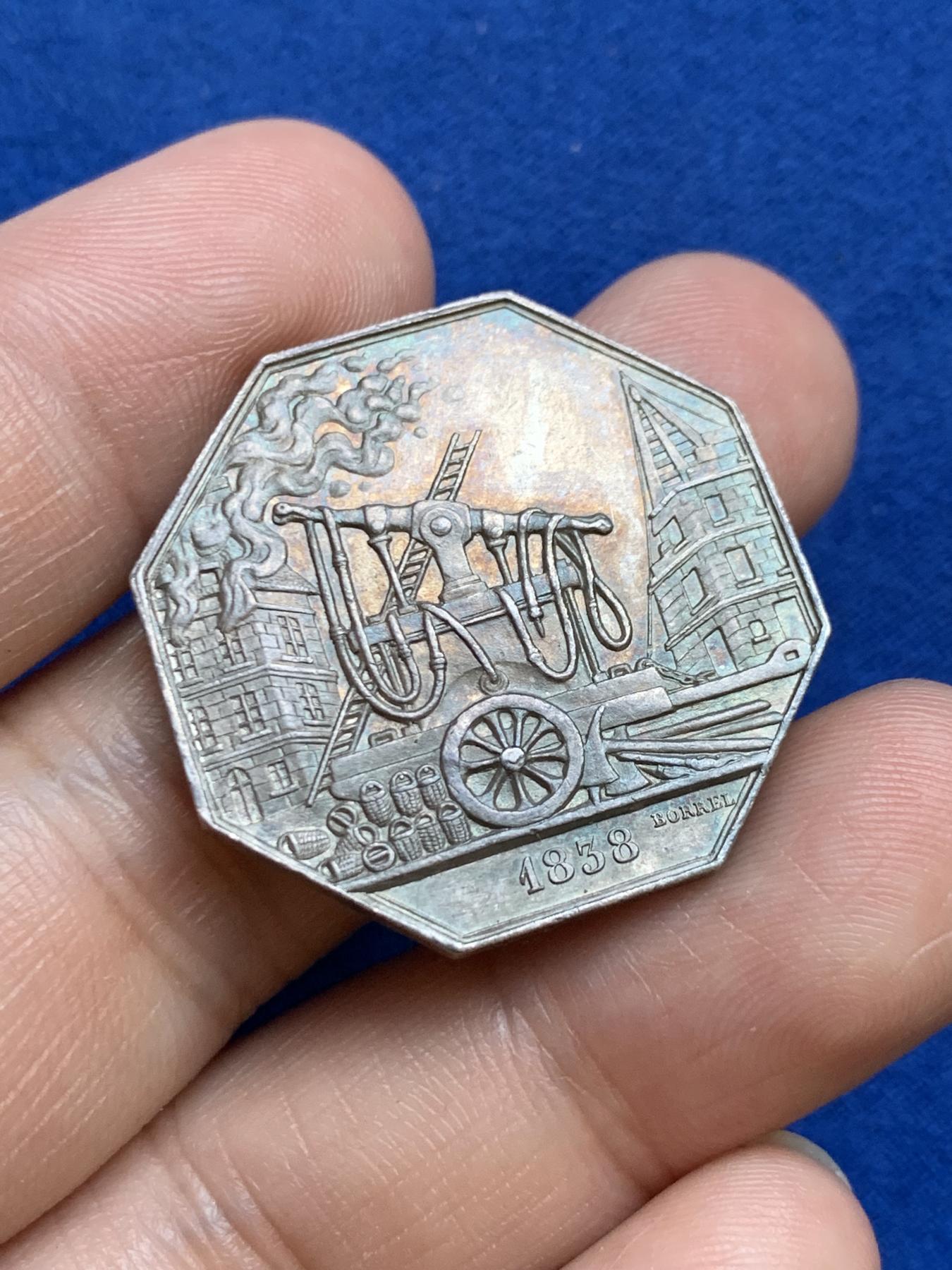 《竞宝斋》第271场-八角与章专场 周日，周一，周二  3场连拍 （全场包邮） 法国八角银章，夏朗德火灾互助保险，12.91g，30.5mm，手指边铭