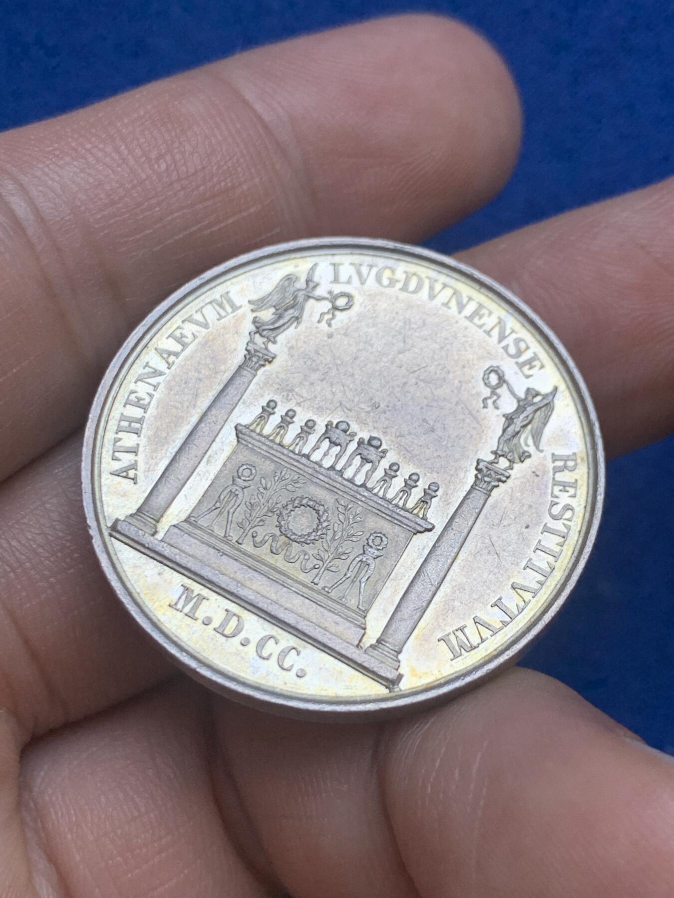 《竞宝斋》第271场-八角与章专场 周日，周一，周二  3场连拍 （全场包邮） 法国里昂艺术科学院银质代币，太阳神阿波罗，15.04g，33.2mm，早期无边铭