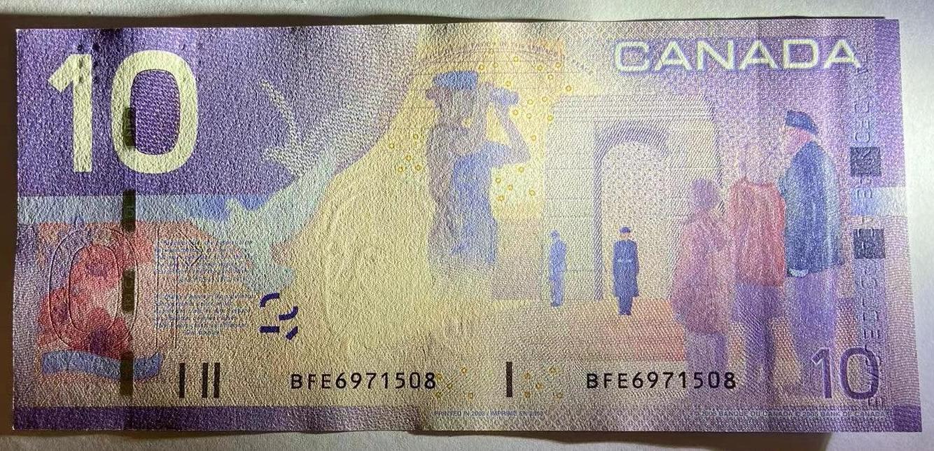 【炜奕收藏】世界精选纸币裸钞专场 2008年加拿大10加元，全息条版，UNC品相，号码无4尾8