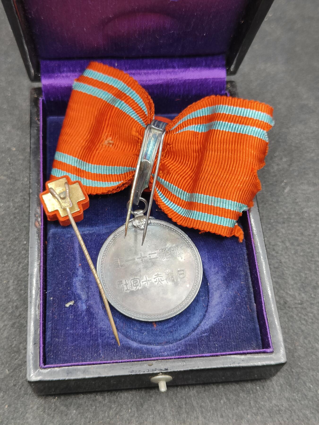 全场0元起拍 第158期 咸鱼国勋章拍卖专场 5月22日（周三）下午6：00开始 稀少女版 漆木盒赤十字特别社员章银制带盒略