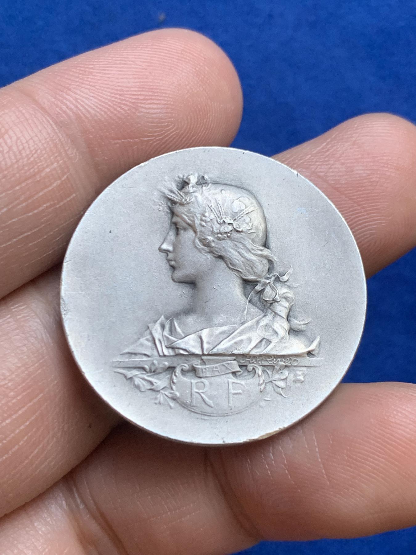 《竞宝斋》第271场-八角与章专场 周日，周一，周二  3场连拍 （全场包邮） 法国卢瓦尔科纳市农业展银质代币，12.85g，31.3mm，野猪头+菱形argent