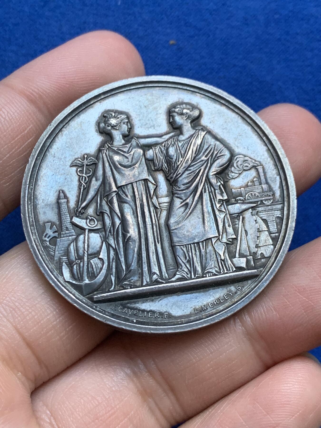 《竞宝斋》第271场-八角与章专场 周日，周一，周二  3场连拍 （全场包邮） 法国巴黎折扣银行银章，38.16g，45.3mm，手指边铭