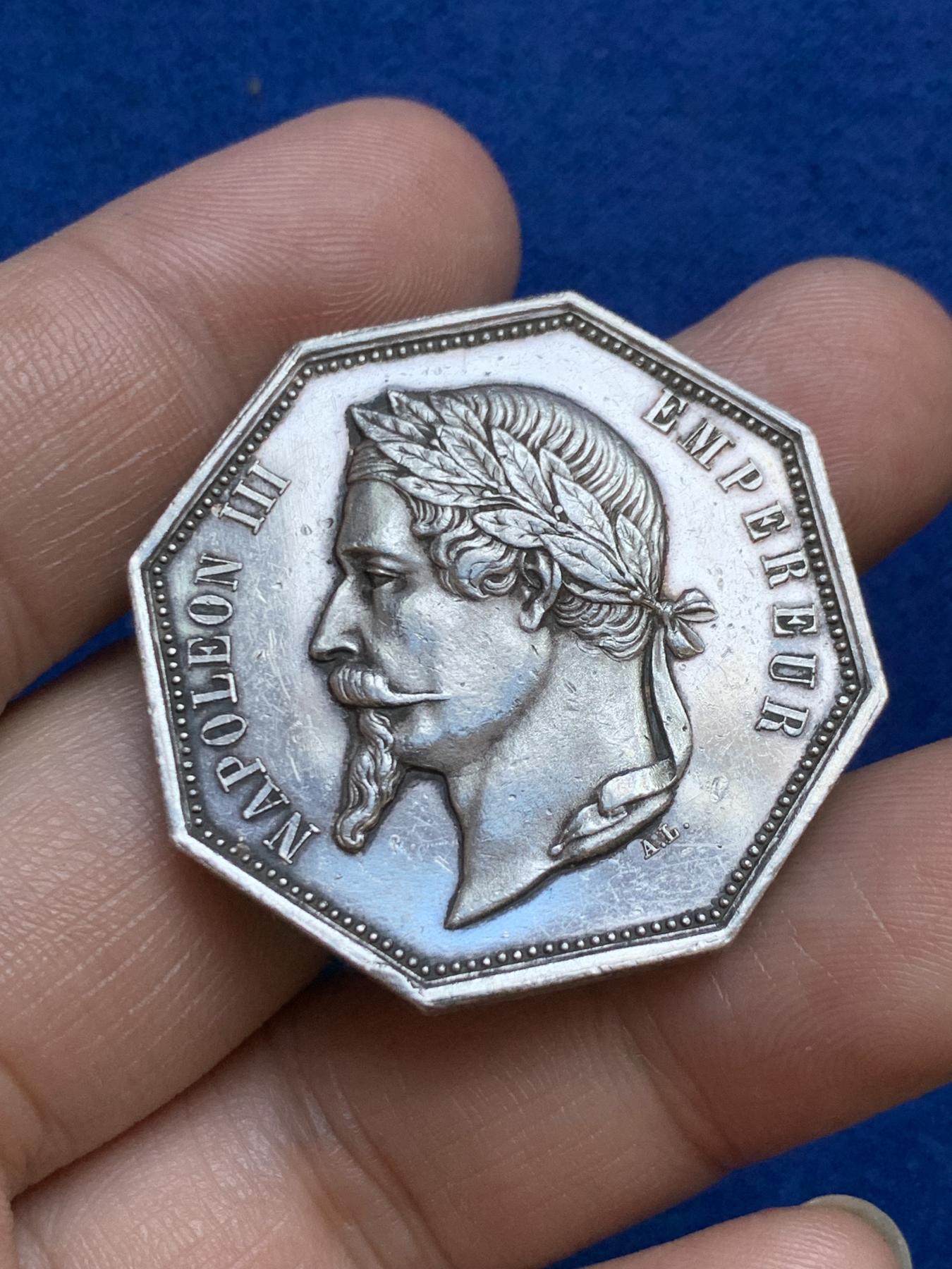 《竞宝斋》第271场-八角与章专场 周日，周一，周二  3场连拍 （全场包邮） 法国拿破仑三世鲁昂公证人八角银质代币，22.05g，36.2mm，蜜蜂边铭