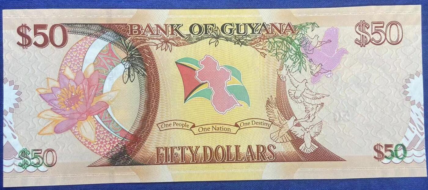 【炜奕收藏】世界精选纸币裸钞专场 2016年圭亚那独立50周年纪念钞，UNC品相，AA冠号码无4尾58
