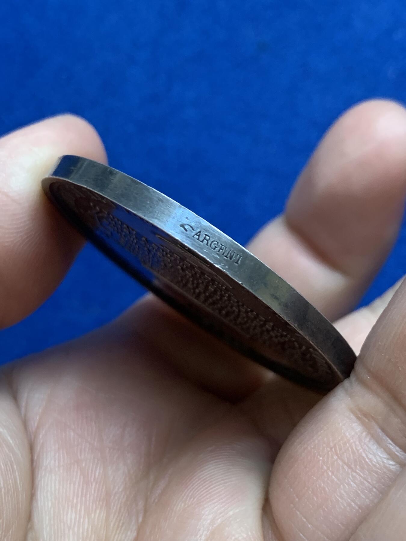 《竞宝斋》第271场-八角与章专场 周日，周一，周二  3场连拍 （全场包邮） 法国巴黎折扣银行银章，38.16g，45.3mm，手指边铭