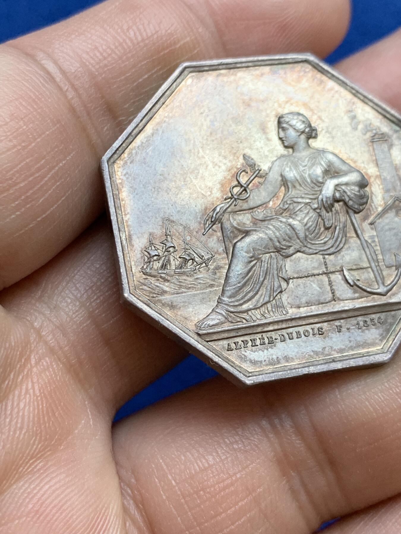 《竞宝斋》第271场-八角与章专场 周日，周一，周二  3场连拍 （全场包邮） 法国瓦伦谢纳商业银行八角银质代币 ，19.95g，35.2mm，手指边铭