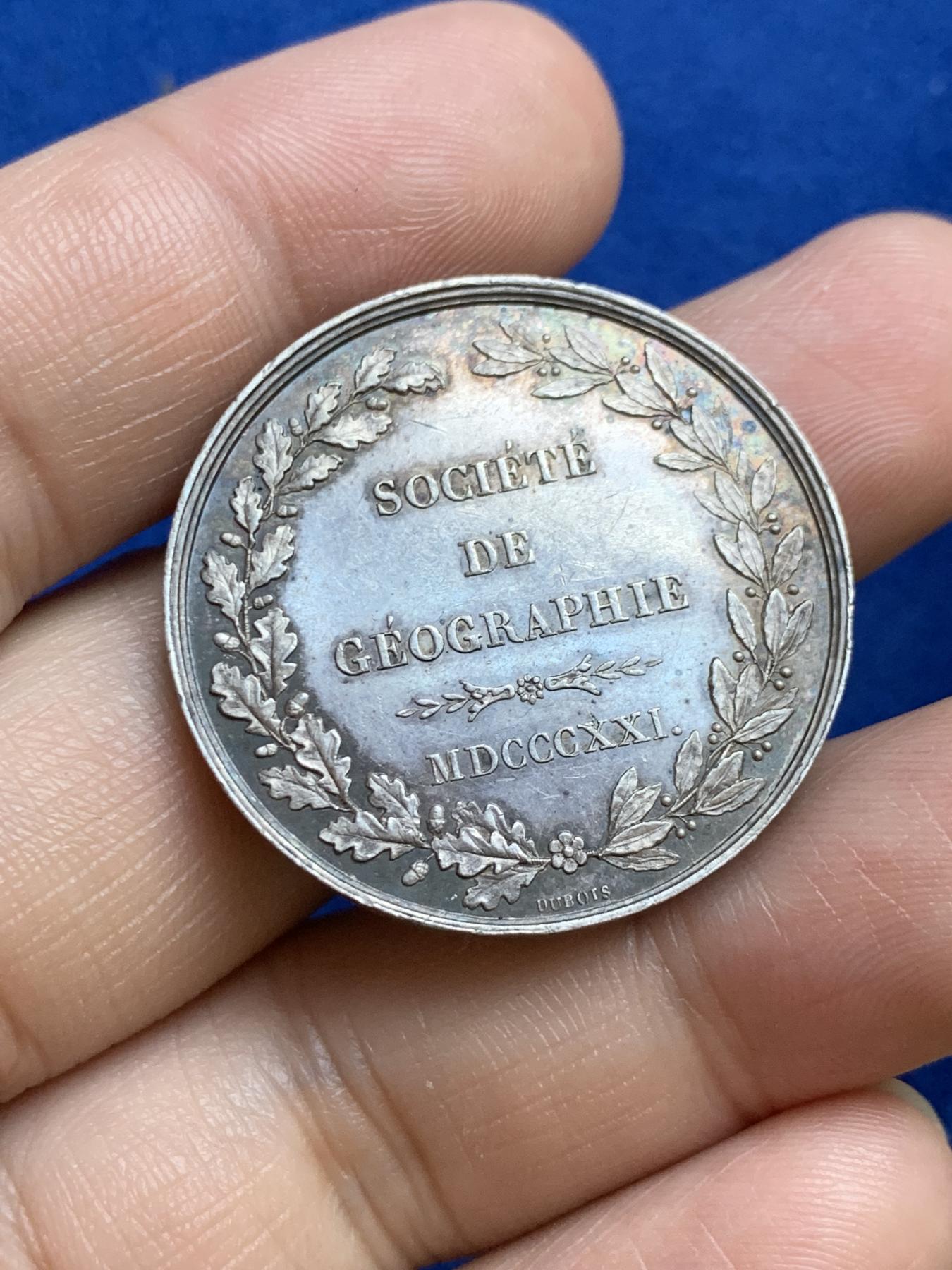 《竞宝斋》第271场-八角与章专场 周日，周一，周二  3场连拍 （全场包邮） 法国科学院和学术团体地理学会银质jeton，14.09g，33mm，早期无边铭