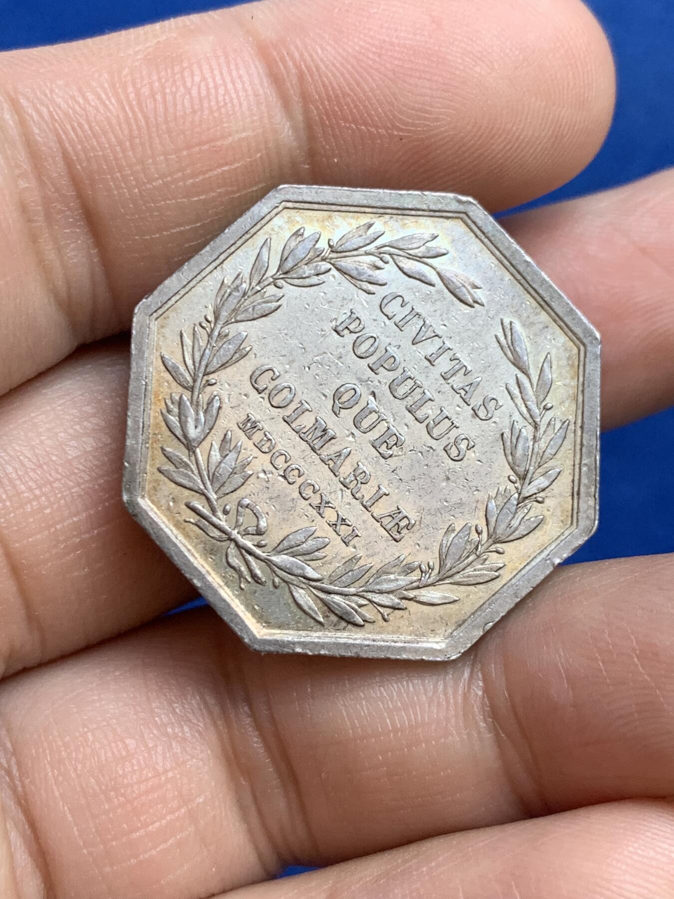 《竞宝斋》第271场-八角与章专场 周日，周一，周二  3场连拍 （全场包邮） 法国1821年科尔马市政厅八角银质代币，12.78g，30.5mm，早期无边铭