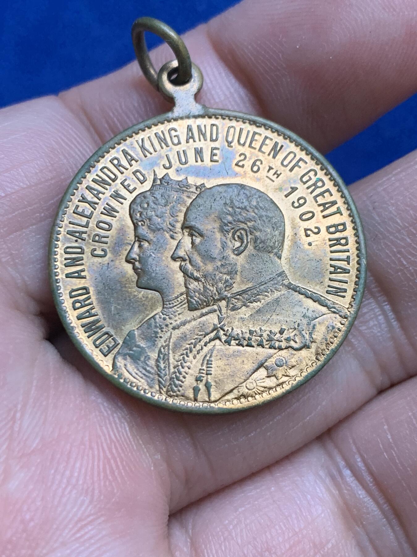 《竞宝斋》第269场- 周日，周一，周二  3场连拍 （全场包邮） 英国1902年爱七登基纪念章 8.51g 28.5mm