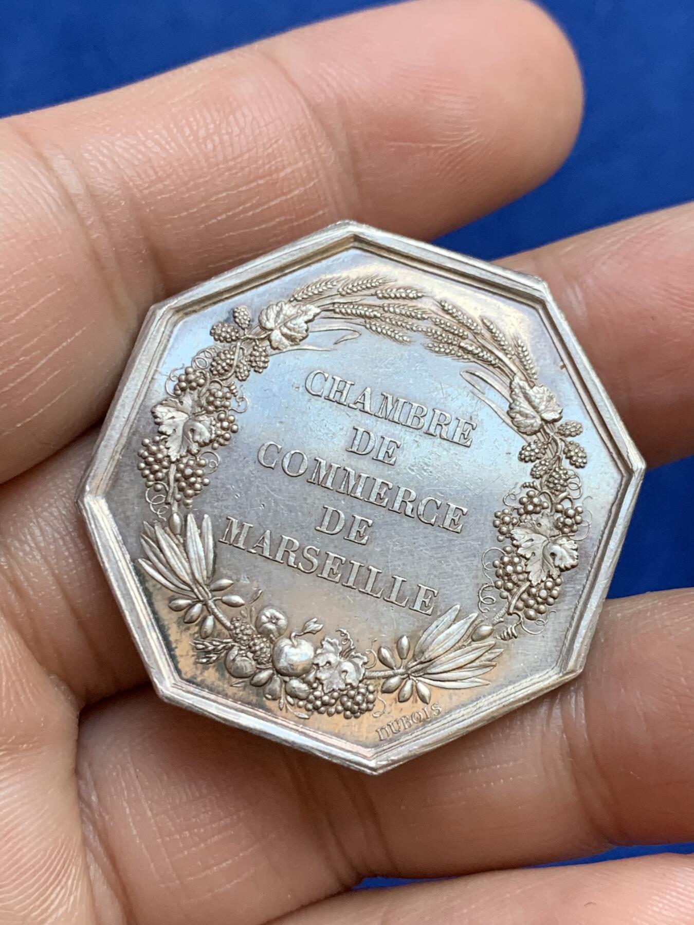 《竞宝斋》第271场-八角与章专场 周日，周一，周二  3场连拍 （全场包邮） 法国八角银章，马赛商会，19.09g，35.1mm，手指边铭