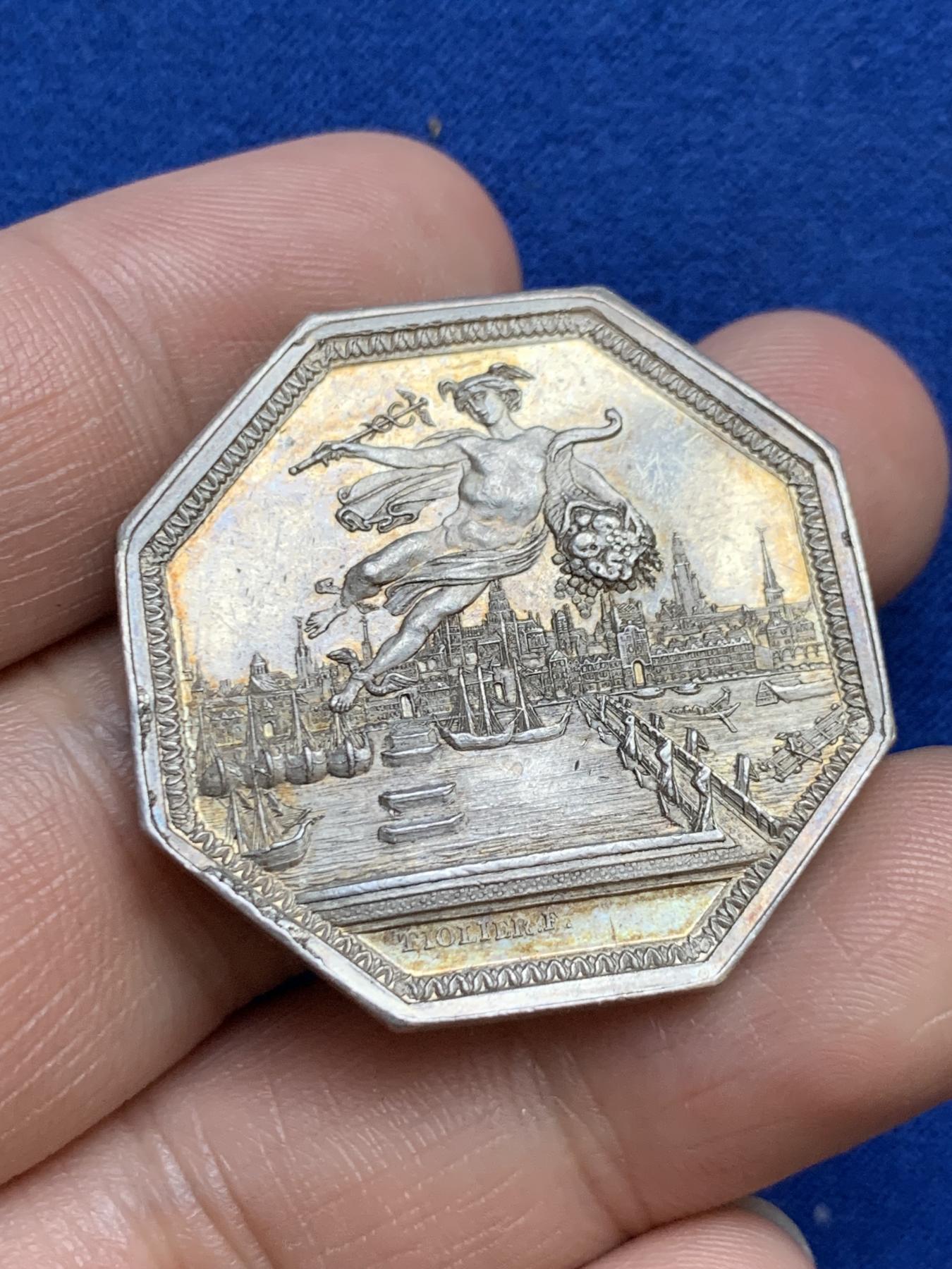 《竞宝斋》第271场-八角与章专场 周日，周一，周二  3场连拍 （全场包邮） 法国八角银章，鲁昂商会，飞翔的墨丘利，17.43g，33.8mm，手指边铭