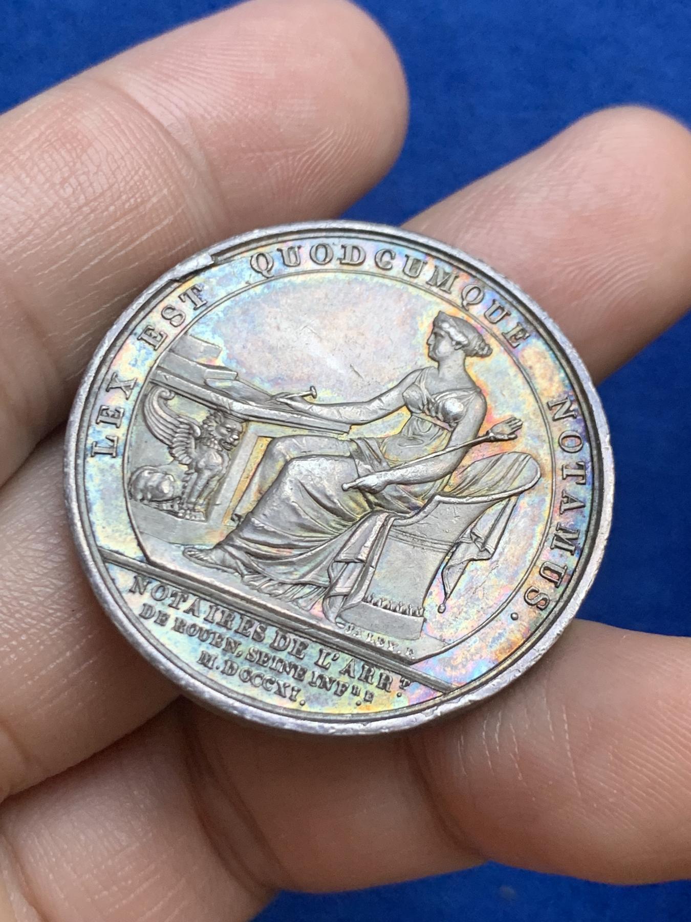 《竞宝斋》第271场-八角与章专场 周日，周一，周二  3场连拍 （全场包邮） 法国路易十八鲁昂公证人银质代币，18.68g，34.8mm，早期无边铭