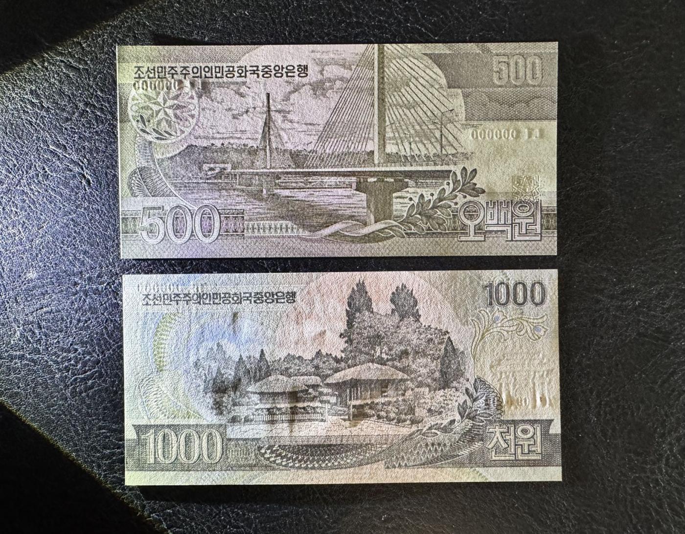 收藏联盟Quantum Auction 第347期拍卖  朝鲜1998年500元和2002年1000-5000元建国60周年纪念钞样票 品相全新UNC 