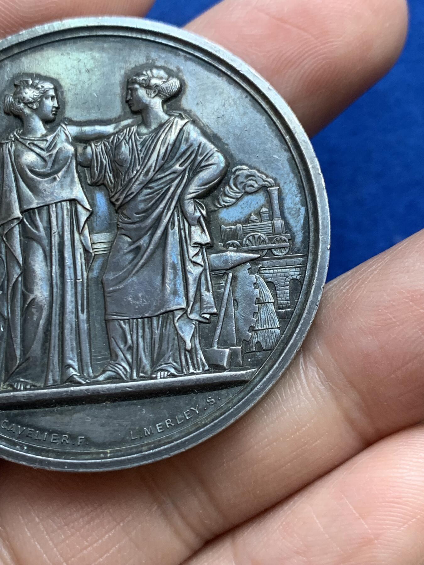 《竞宝斋》第271场-八角与章专场 周日，周一，周二  3场连拍 （全场包邮） 法国巴黎折扣银行银章，38.16g，45.3mm，手指边铭