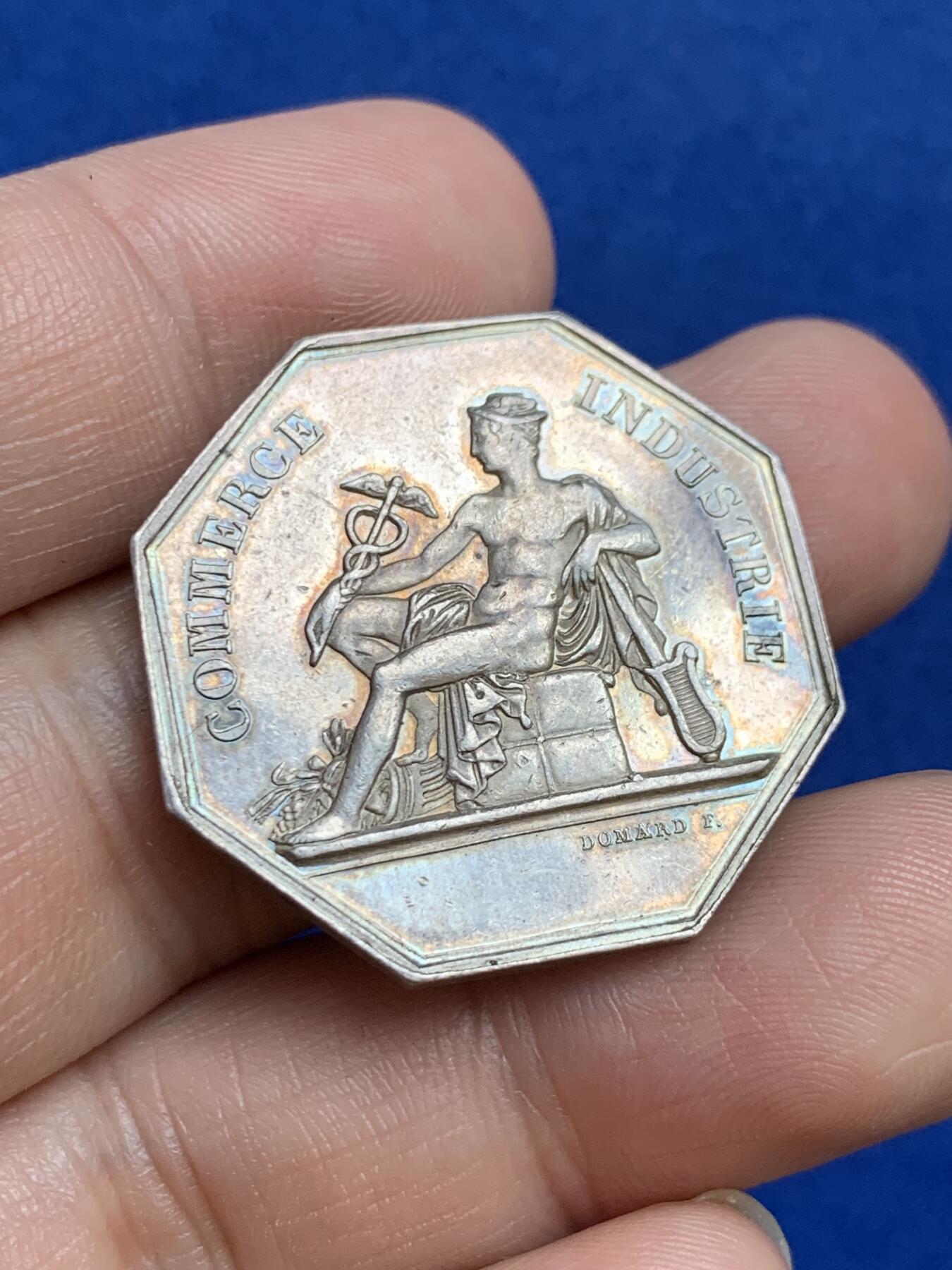 《竞宝斋》第271场-八角与章专场 周日，周一，周二  3场连拍 （全场包邮） 法国八角银质代币，奥尔良商会，13.42g，30.5mm，1845-1860手指边铭