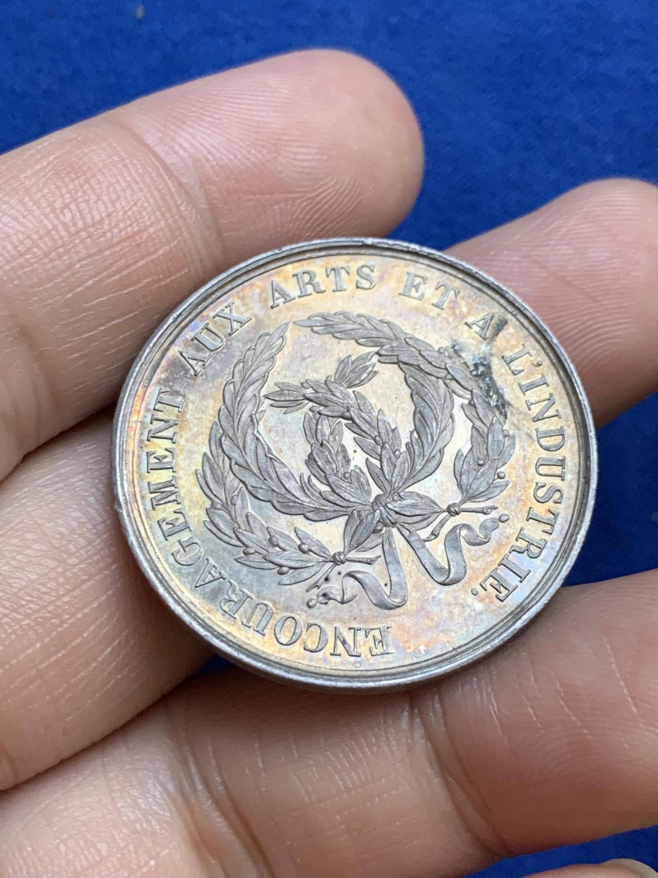 《竞宝斋》第271场-八角与章专场 周日，周一，周二  3场连拍 （全场包邮） 法国银质代币，里昂艺术之友协会，法国文艺复兴时期建筑师菲利贝尔·德·奥尔姆，12.95g，32.7mm，手指边铭