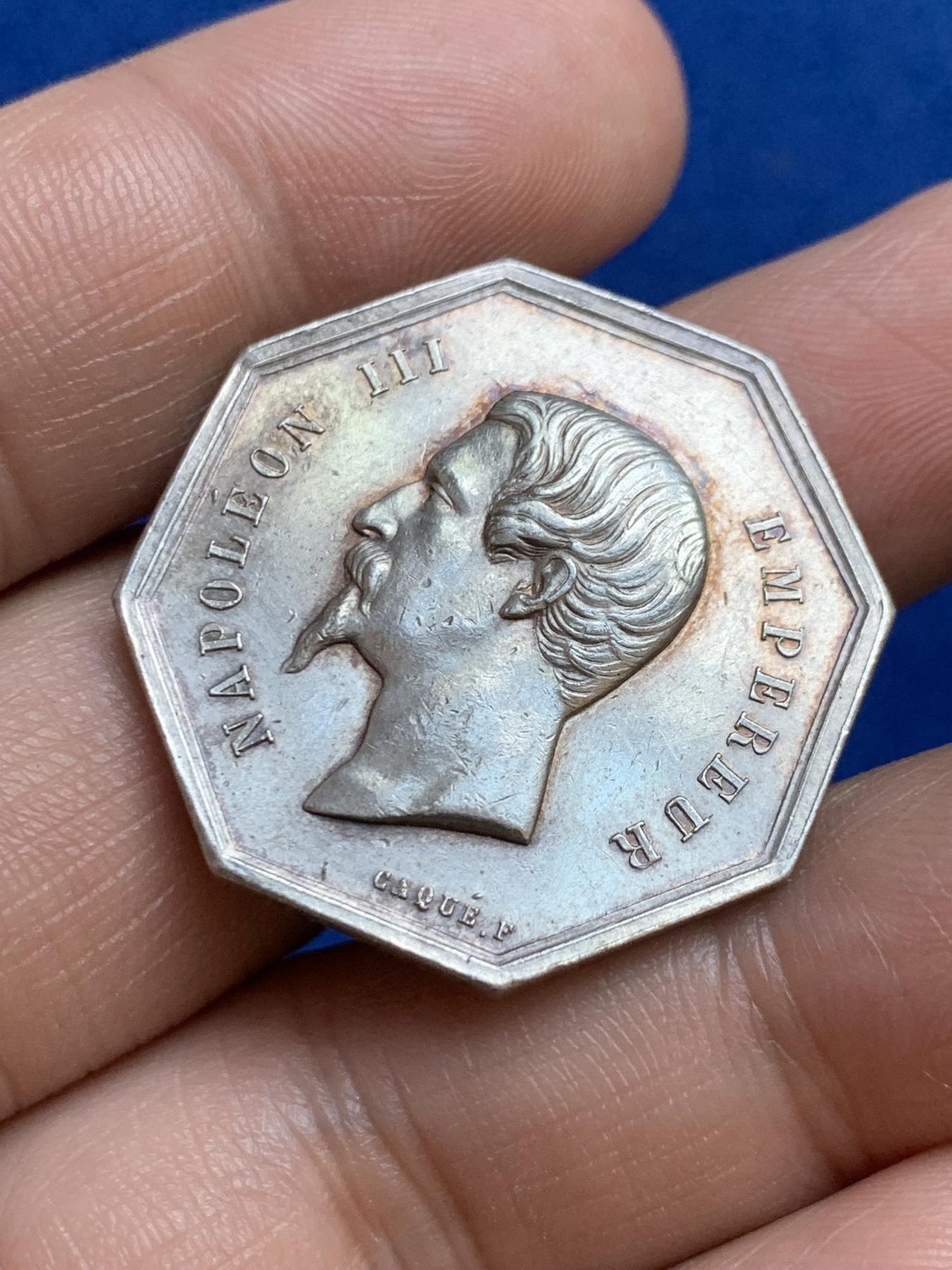 《竞宝斋》第271场-八角与章专场 周日，周一，周二  3场连拍 （全场包邮） 法国八角银质代币，里尔商会，13.85g，30.7mm，手指边铭