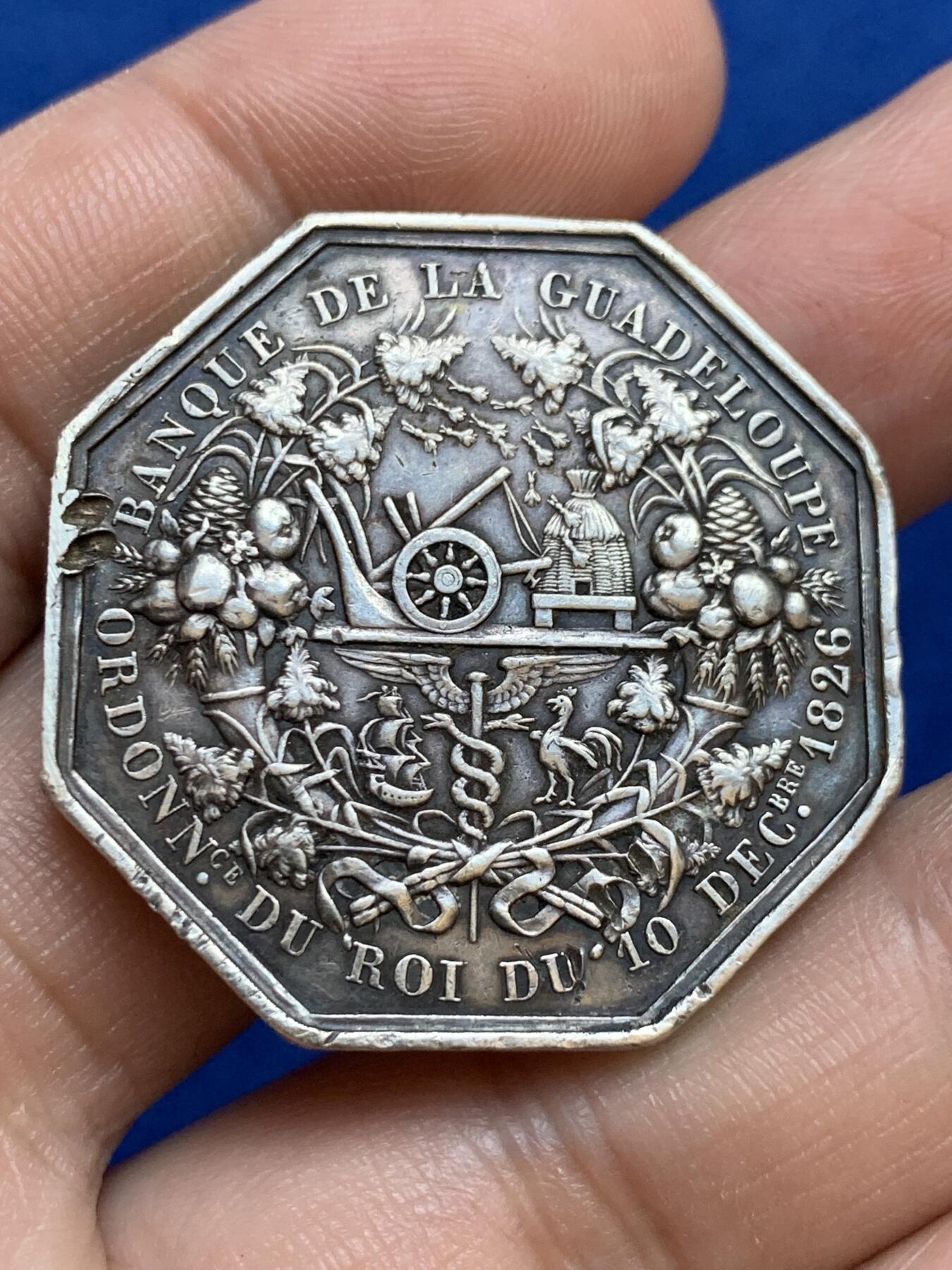 《竞宝斋》第271场-八角与章专场 周日，周一，周二  3场连拍 （全场包邮） 法国JETON银质八角，海外省份瓜德鲁普银行，直径35.7毫米，重18.34克，无边铭