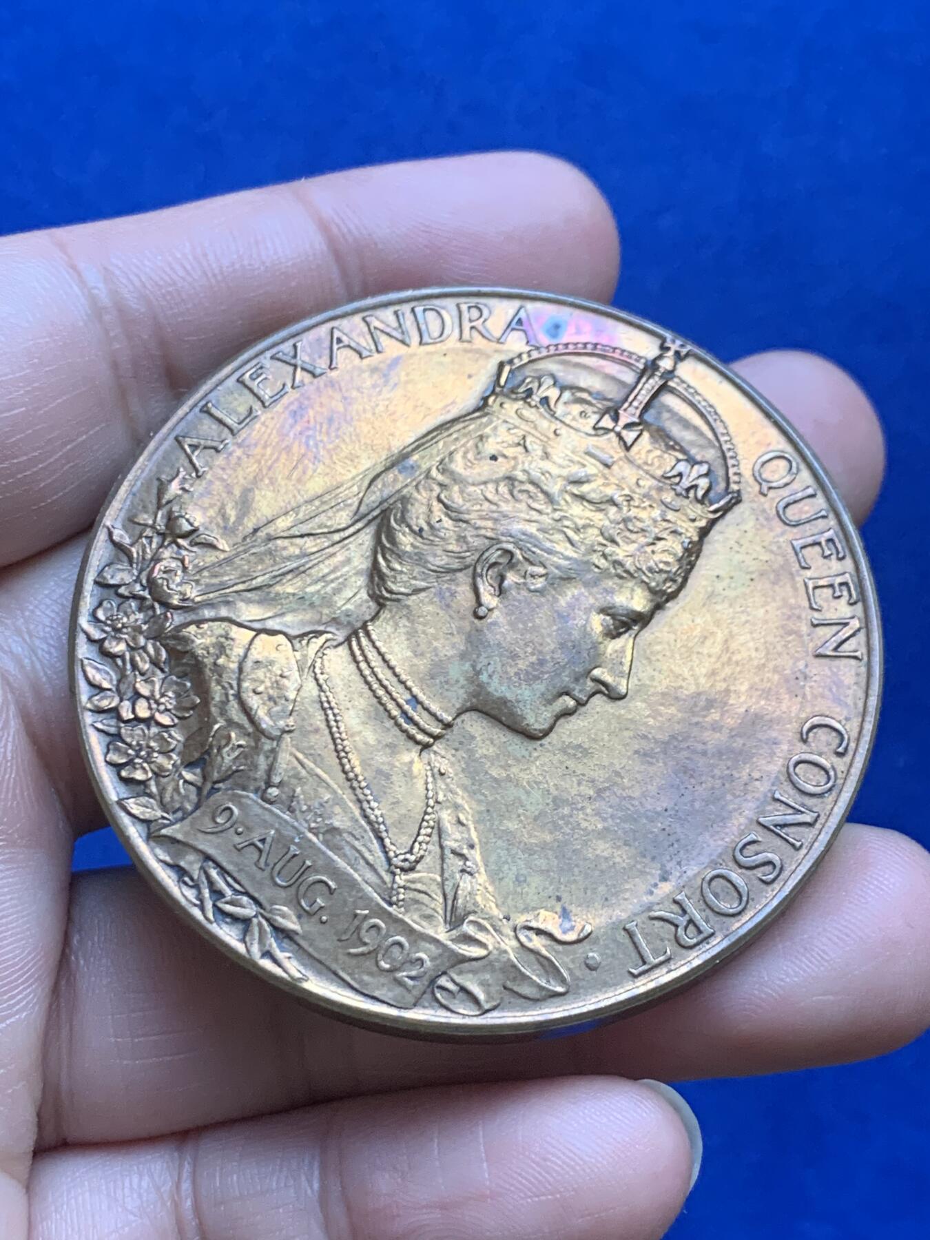 《竞宝斋》第269场- 周日，周一，周二  3场连拍 （全场包邮） 1902年英国爱七登基纪念大铜章 直径55.7mm 重量81.5g