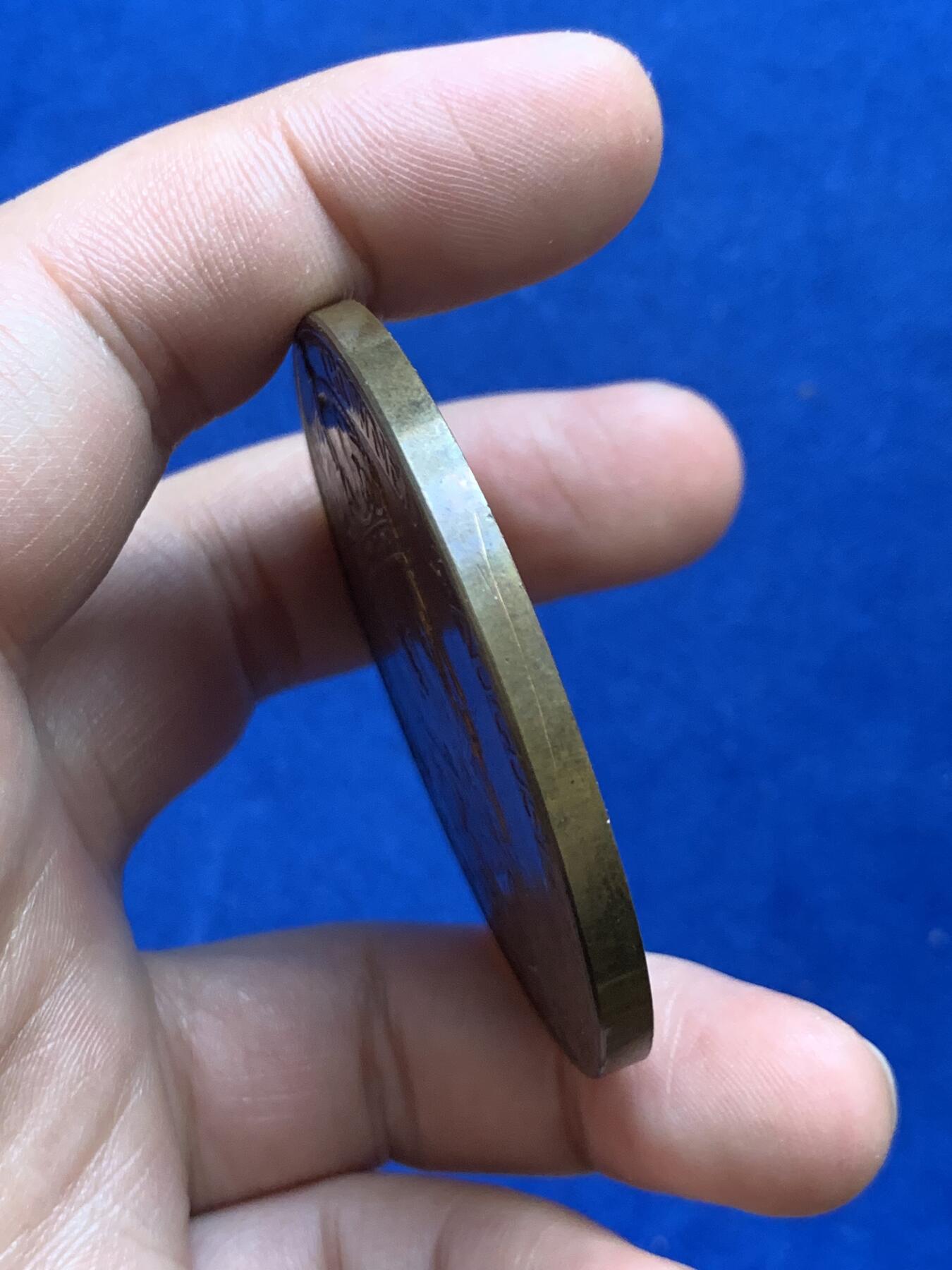 《竞宝斋》第269场- 周日，周一，周二  3场连拍 （全场包邮） 1902年英国爱七登基纪念大铜章 直径55.7mm 重量81.5g