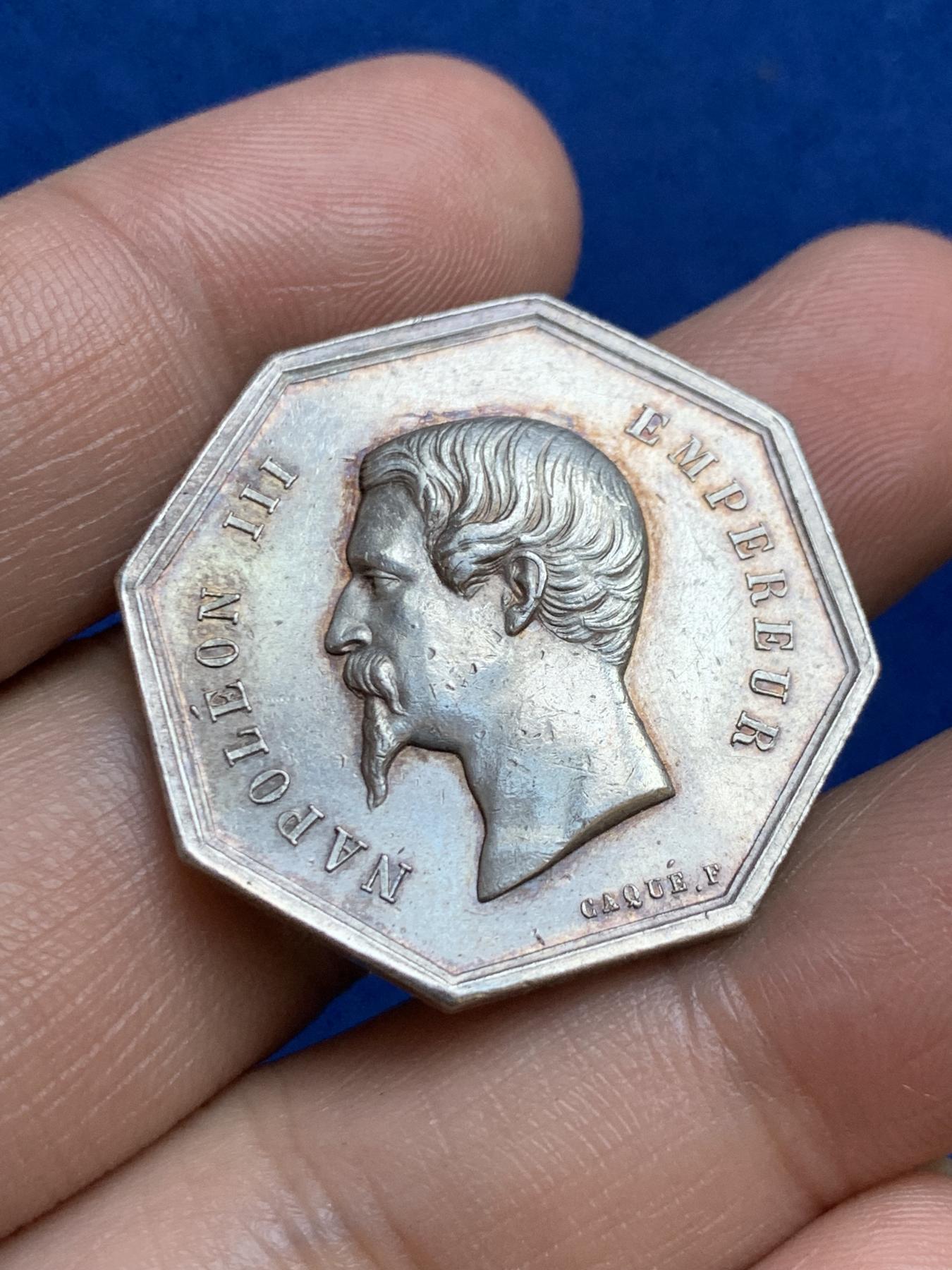 《竞宝斋》第271场-八角与章专场 周日，周一，周二  3场连拍 （全场包邮） 法国八角银质代币，里尔商会，13.85g，30.7mm，手指边铭