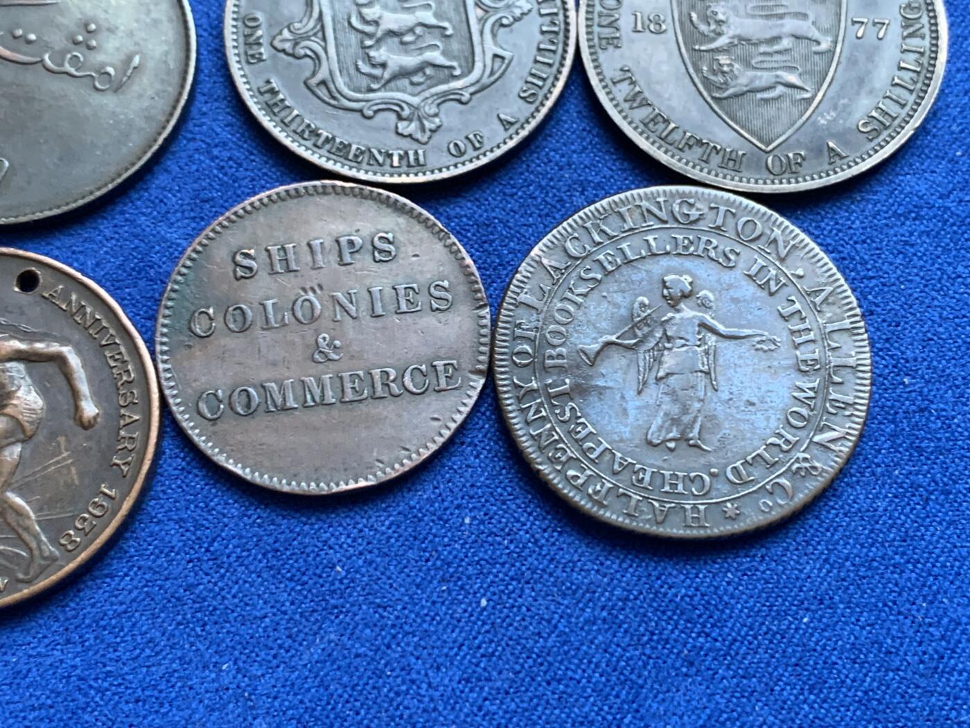 《竞宝斋》第269场- 周日，周一，周二  3场连拍 （全场包邮） 8枚一组 1枚1便士代币 2枚半便士代币 1枚根西1便士 1枚根西1/13便士 1枚1804东印度 1枚船运代币 轻微不平 1枚运动纪念章 细节见图