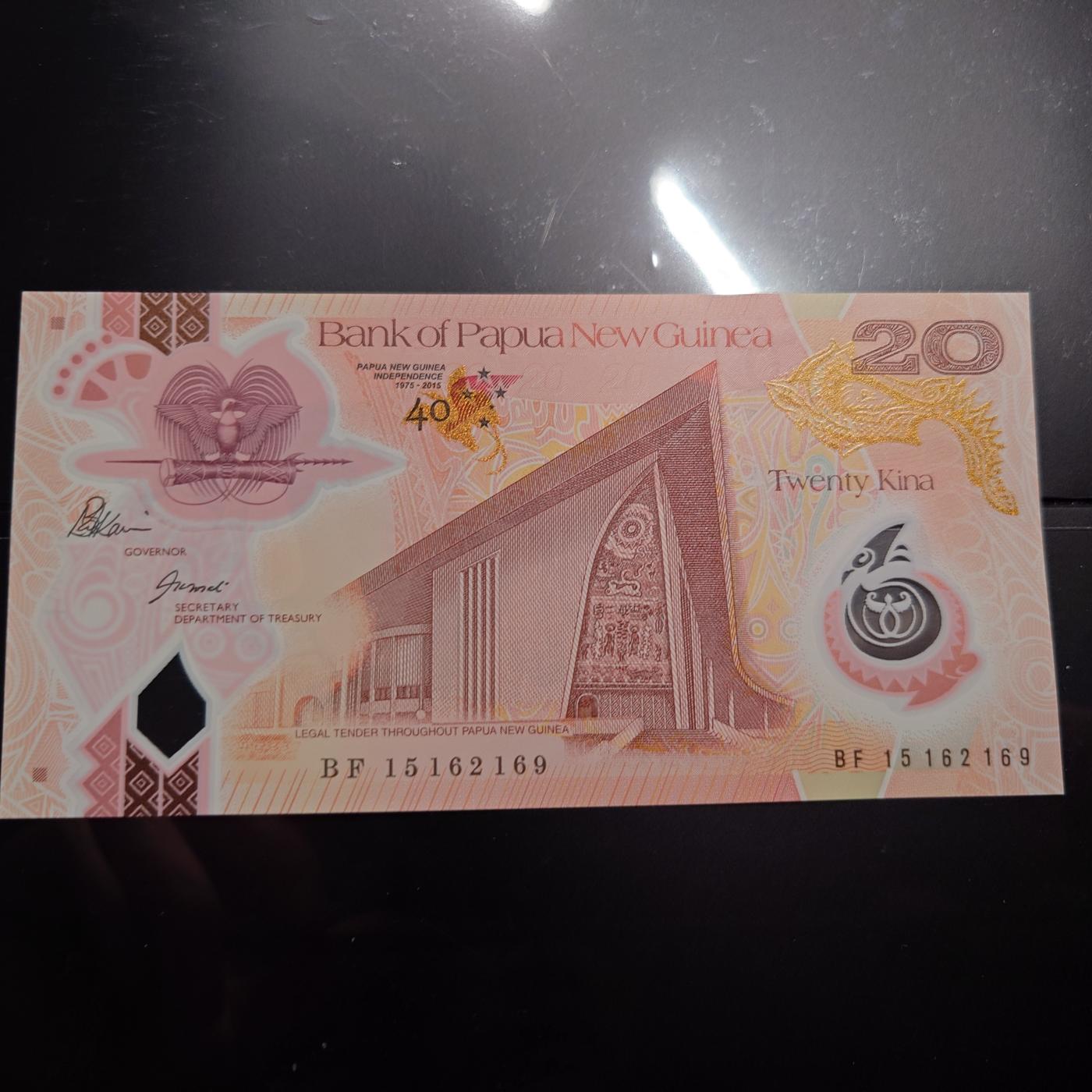 【世界钱币】精选微拍第106期暨2024年第17期  评级裸钞杂烩场 2015年巴布亚新几内亚20元塑料纪念钞 全新绝品无47尾号169