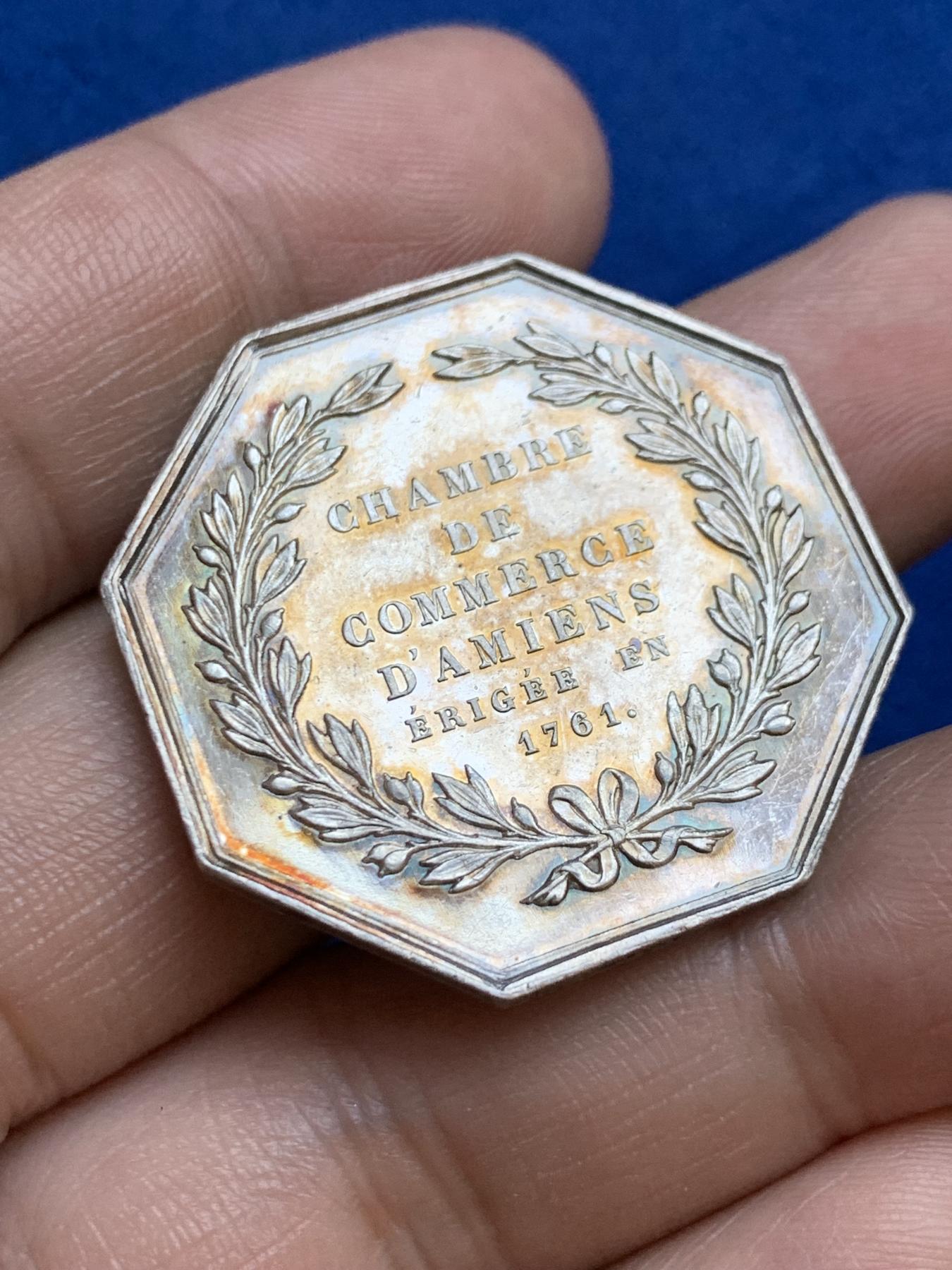 《竞宝斋》第271场-八角与章专场 周日，周一，周二  3场连拍 （全场包邮） 法国八角银质代币，亚眠商会，17.98g，33.8mm，蜜蜂边铭