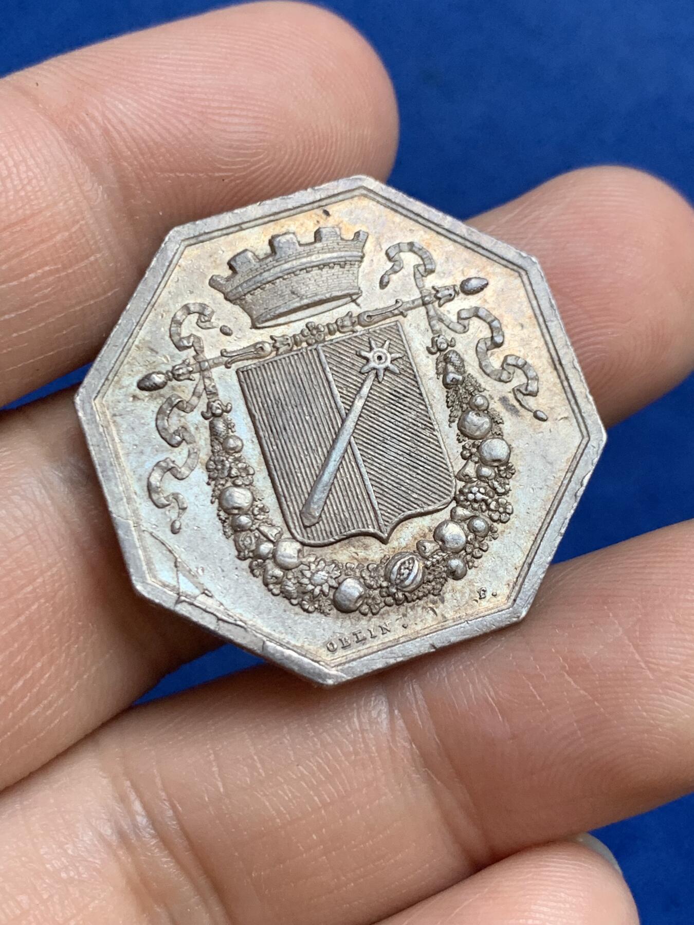 《竞宝斋》第271场-八角与章专场 周日，周一，周二  3场连拍 （全场包邮） 法国1821年科尔马市政厅八角银质代币，12.78g，30.5mm，早期无边铭