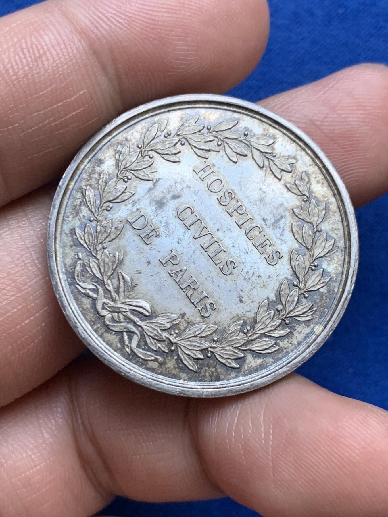 《竞宝斋》第271场-八角与章专场 周日，周一，周二  3场连拍 （全场包邮） 法国巴黎救济院银质代币，16.98g，35mm，油灯边铭