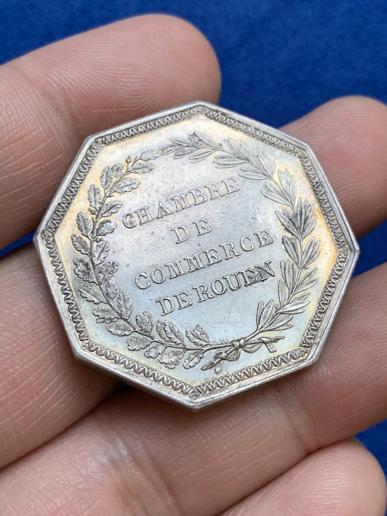 《竞宝斋》第271场-八角与章专场 周日，周一，周二  3场连拍 （全场包邮） 法国八角银章，鲁昂商会，飞翔的墨丘利，17.43g，33.8mm，手指边铭