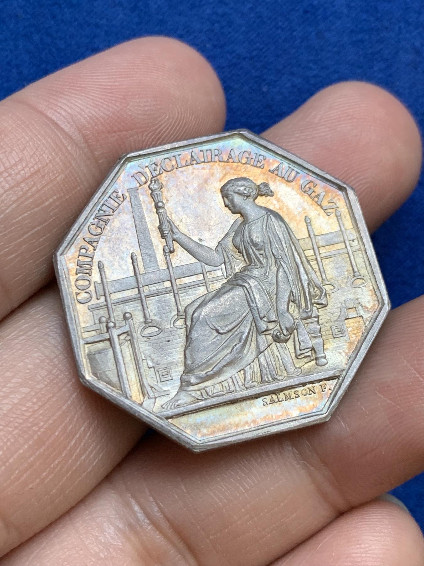 《竞宝斋》第271场-八角与章专场 周日，周一，周二  3场连拍 （全场包邮） 法国特鲁瓦燃气照明公司八角银质代币，14.84g，32.5mm，手指边铭