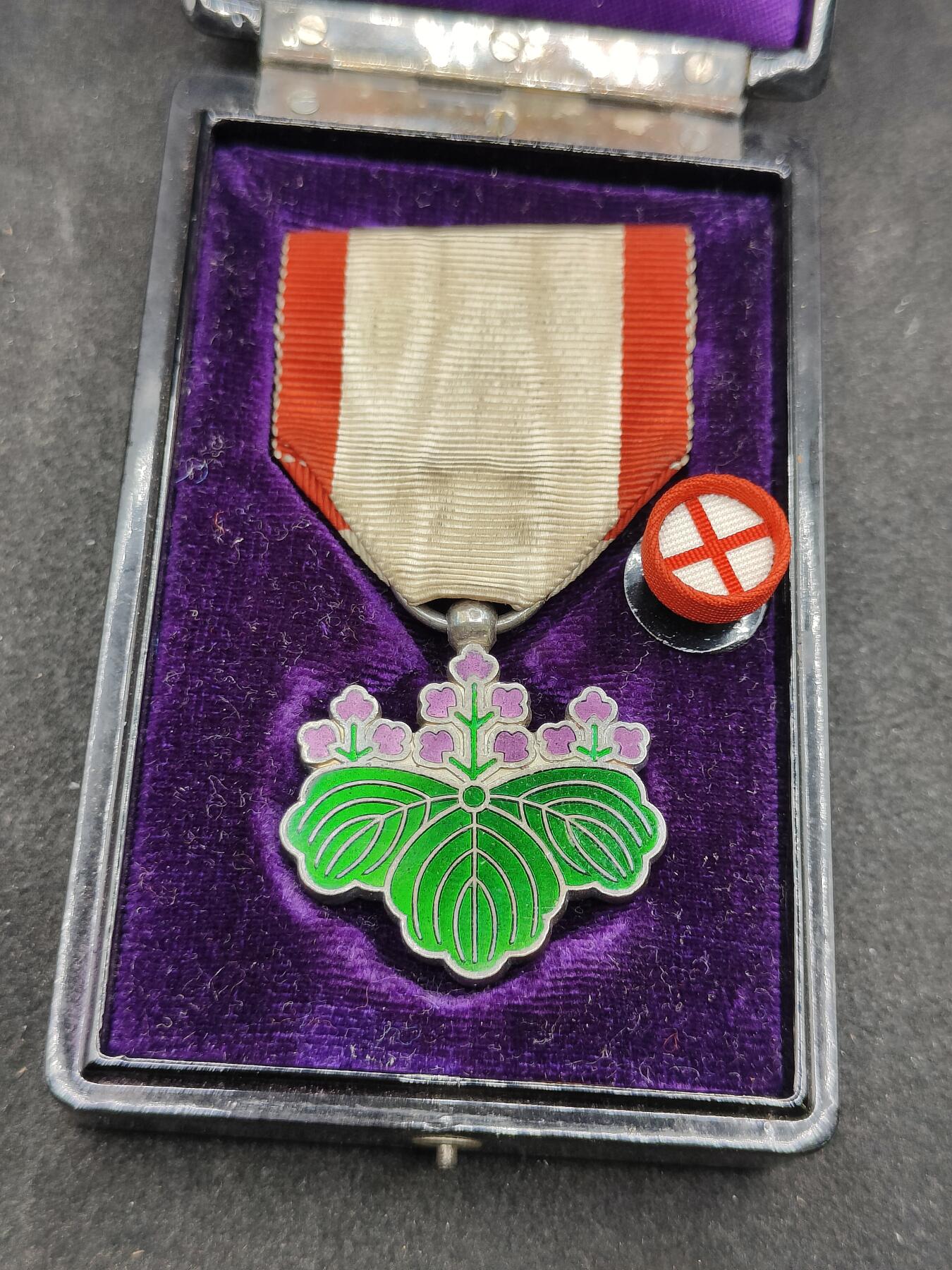 全场0元起拍 第158期 咸鱼国勋章拍卖专场 5月22日（周三）下午6：00开始 日本明治时期青叶章 美品无损 银制带盒略 战时盒