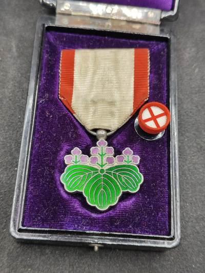 全场0元起拍 第158期 咸鱼国勋章拍卖专场 5月22日（周三）下午6：00开始 - 日本明治时期青叶章 美品无损 银制带盒略 战时盒