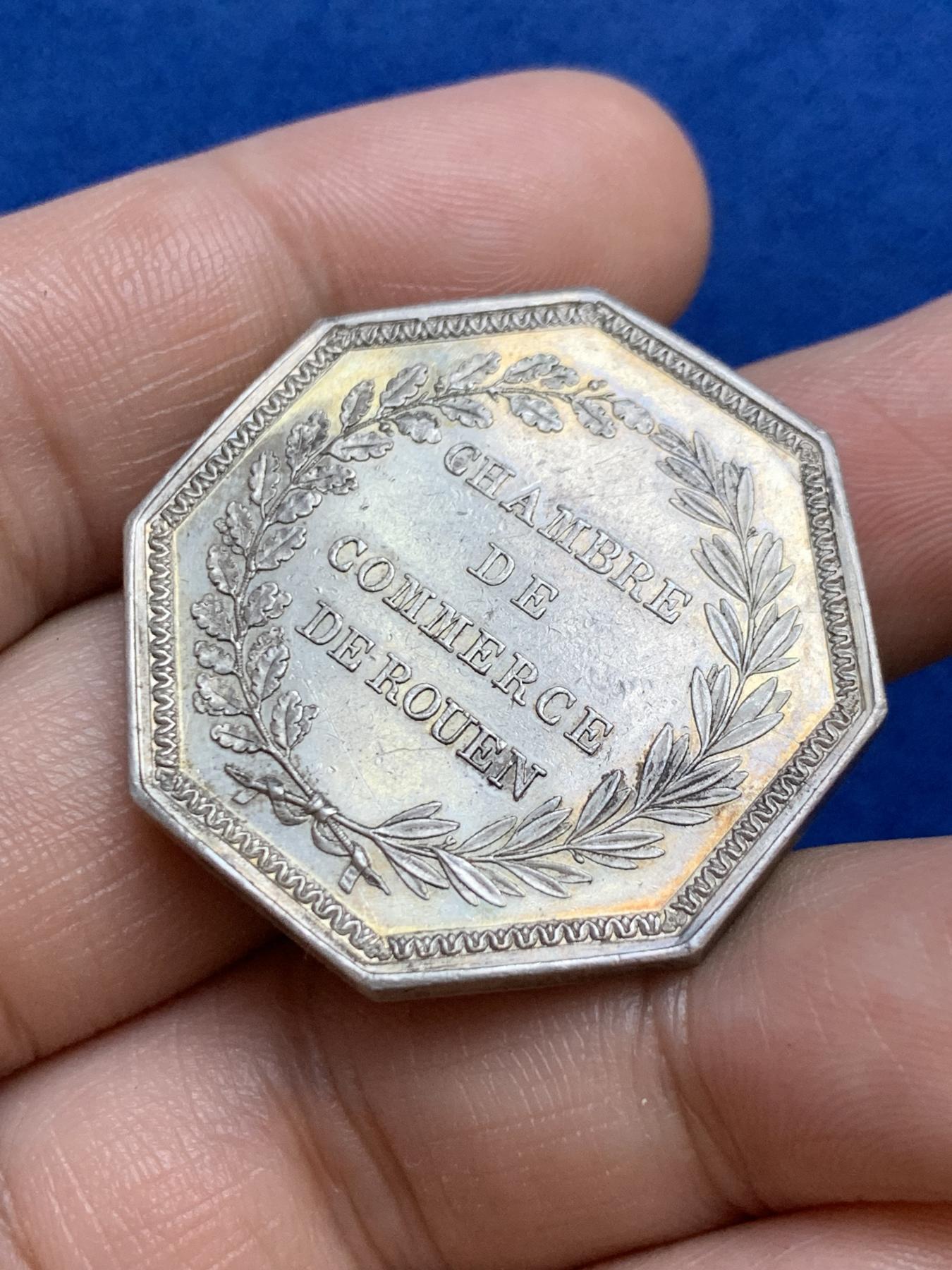 《竞宝斋》第271场-八角与章专场 周日，周一，周二  3场连拍 （全场包邮） 法国八角银章，鲁昂商会，飞翔的墨丘利，17.43g，33.8mm，手指边铭