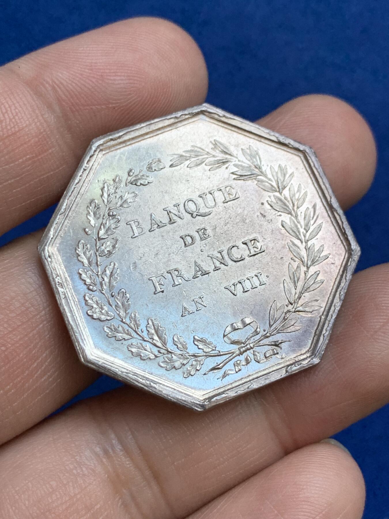 《竞宝斋》第271场-八角与章专场 周日，周一，周二  3场连拍 （全场包邮） 法国八角银章，法兰西银行，铭文：智慧决定财富，22.95g，36.6mm，手指边铭