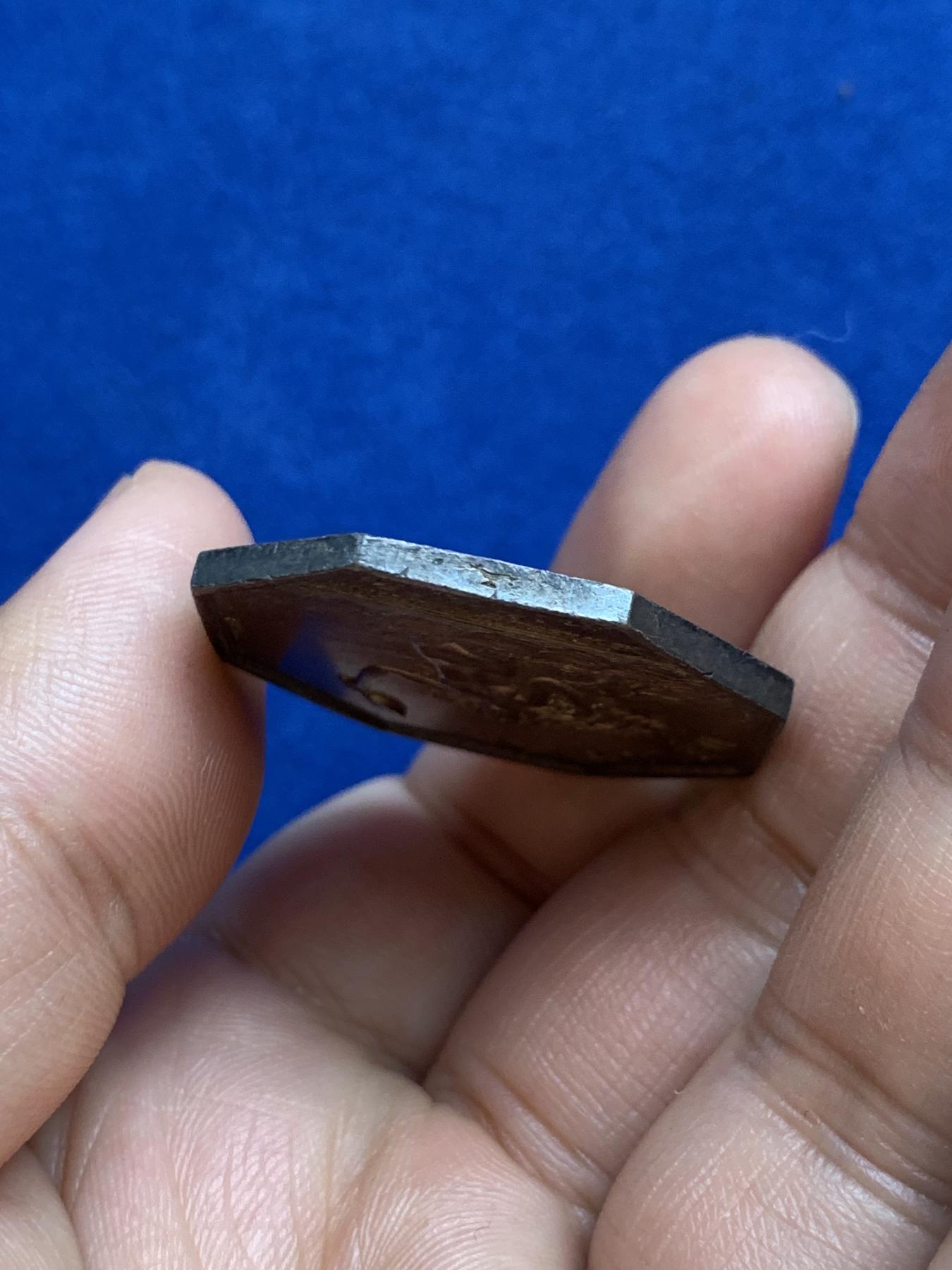 《竞宝斋》第271场-八角与章专场 周日，周一，周二  3场连拍 （全场包邮） 法国名誉品jeton目录封面海妖八角银质代币，正反面由两位大师Dubois和Caque雕刻完成，17.56g，33.2mm，1832-1841年神灯边铭