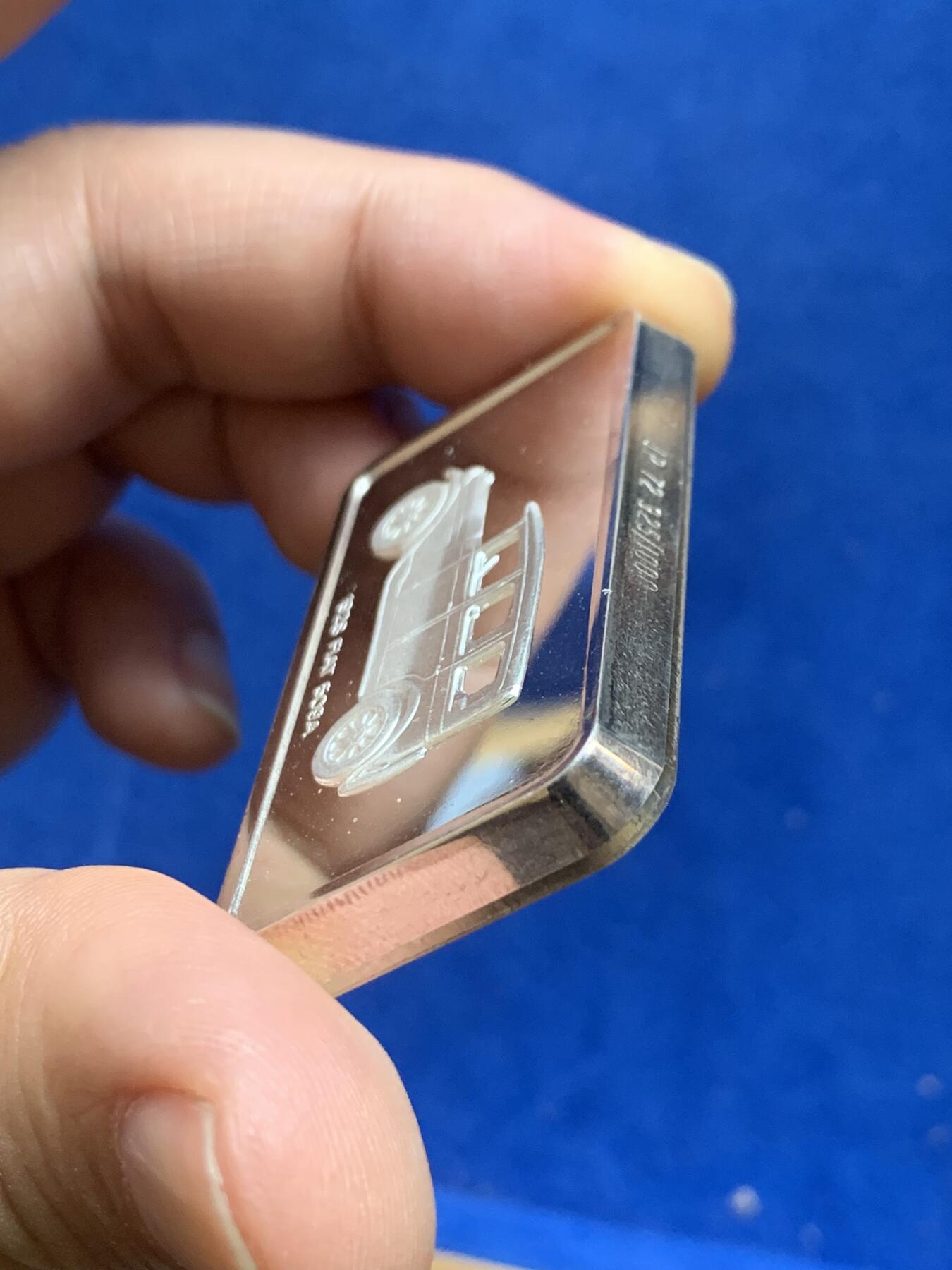 《竞宝斋》第269场- 周日，周一，周二  3场连拍 （全场包邮） 1928款意大利老爷车索菲达银砖 925银 68.5g的大家伙手感十足 百年老物件保存完好 镜面超好