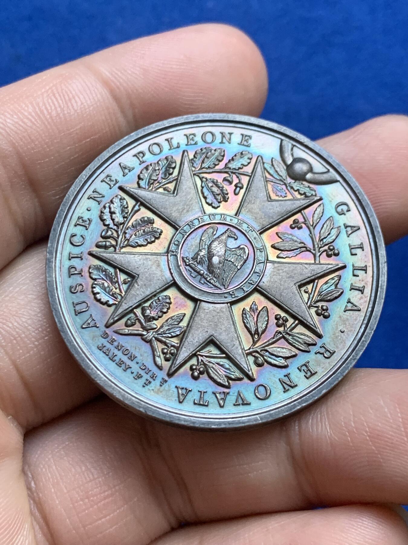 《竞宝斋》第271场-八角与章专场 周日，周一，周二  3场连拍 （全场包邮） 法国银章，拿破仑建立荣誉军团勋章，39.10g，40.8mm，边铭：1969丰饶角1ARGENT