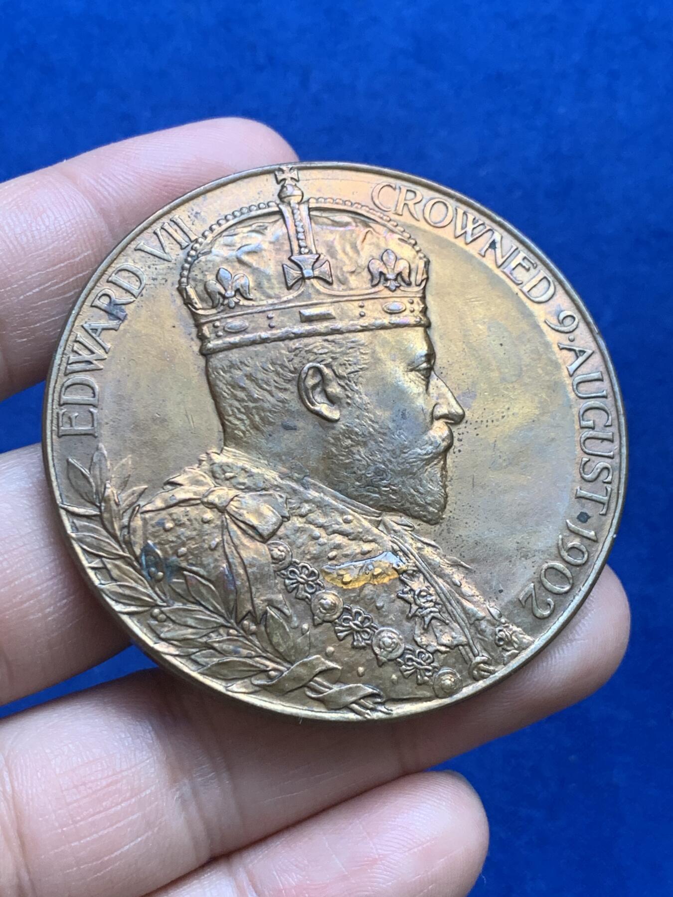 《竞宝斋》第269场- 周日，周一，周二  3场连拍 （全场包邮） 1902年英国爱七登基纪念大铜章 直径55.7mm 重量81.5g