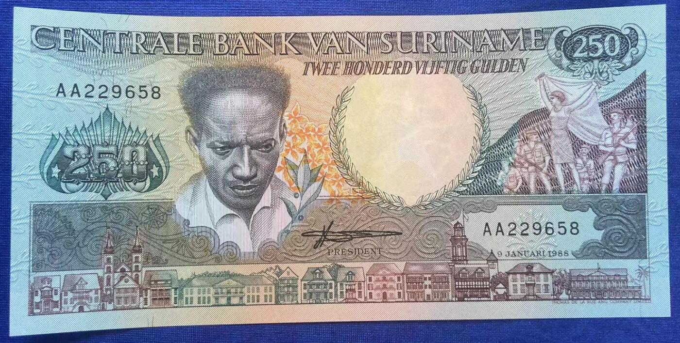 【炜奕收藏】世界精选纸币裸钞专场 1988年苏里南250盾，UNC品相，AA冠，号码无47尾58