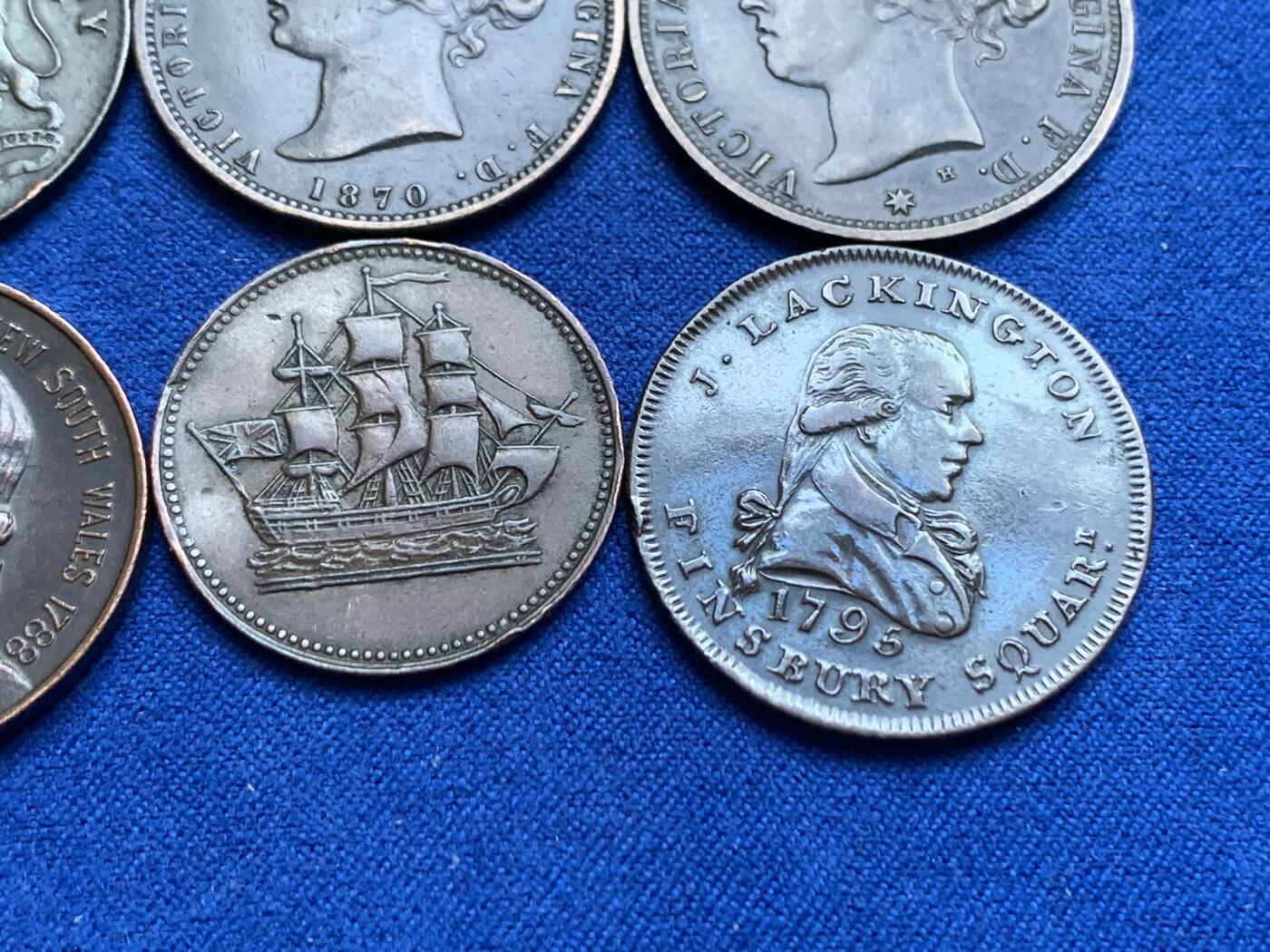 《竞宝斋》第269场- 周日，周一，周二  3场连拍 （全场包邮） 8枚一组 1枚1便士代币 2枚半便士代币 1枚根西1便士 1枚根西1/13便士 1枚1804东印度 1枚船运代币 轻微不平 1枚运动纪念章 细节见图