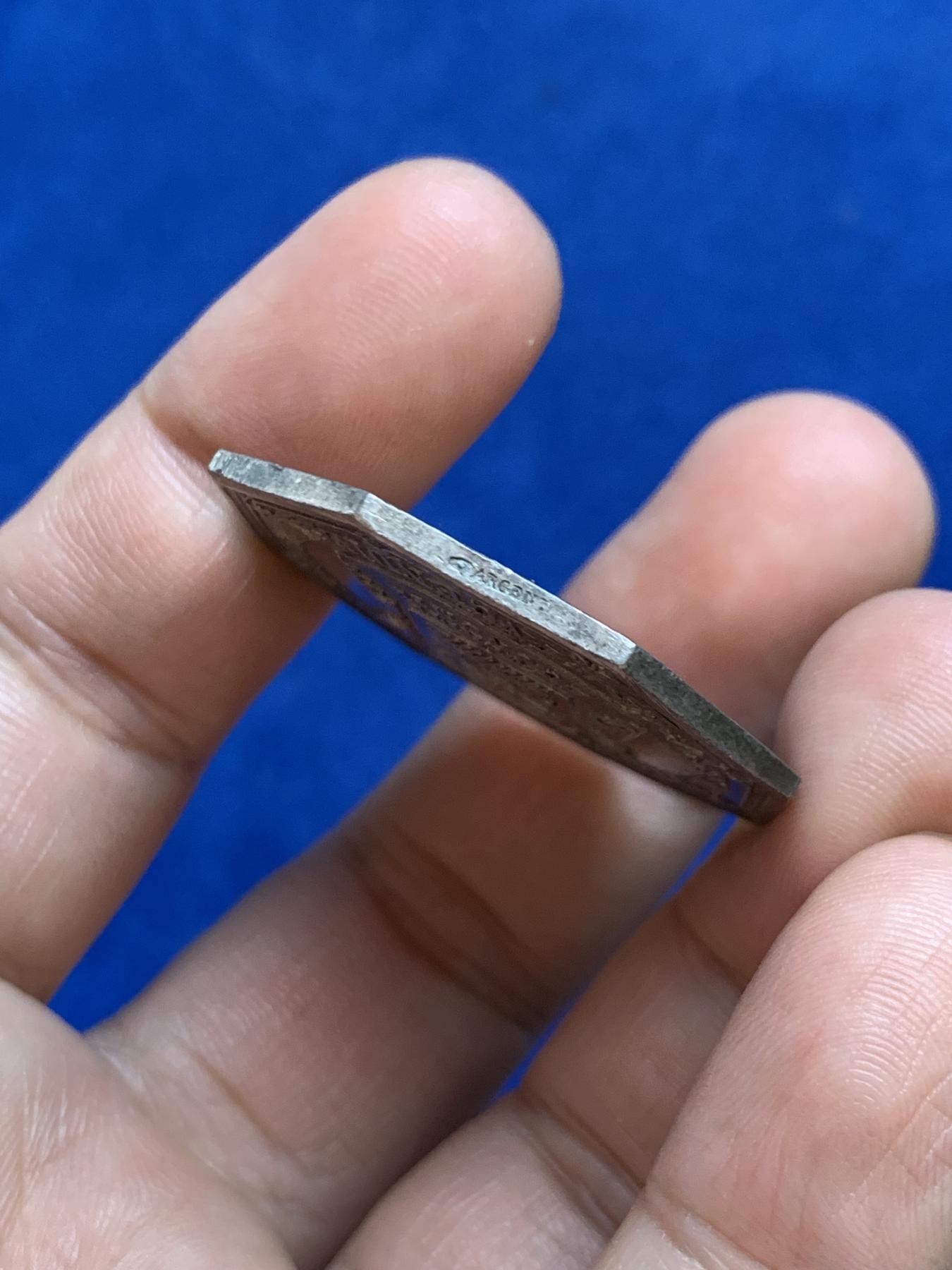 《竞宝斋》第271场-八角与章专场 周日，周一，周二  3场连拍 （全场包邮） 法国八角银章，巴黎火灾互助保险公司，18.03g，35.6mm，手指边铭