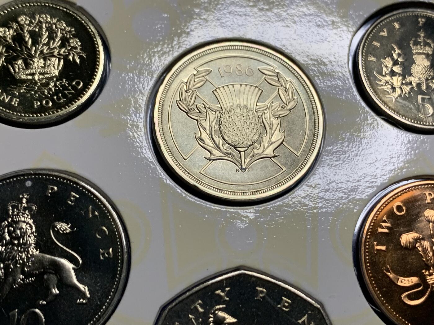 《竞宝斋》第269场- 周日，周一，周二  3场连拍 （全场包邮） 英国1986年8枚装硬币套装 含英联邦运动会2英镑 性价比最高的年份之一