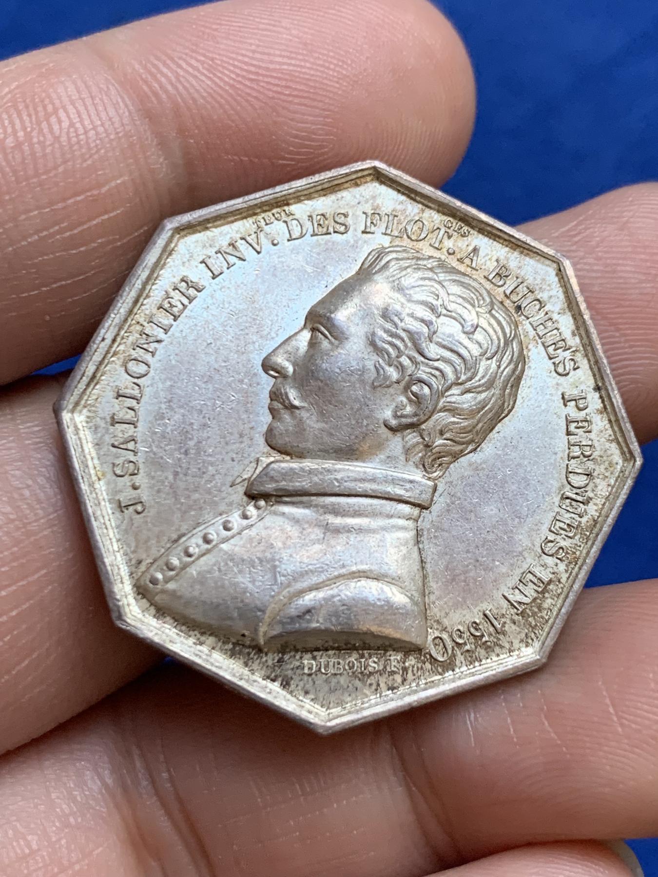 《竞宝斋》第271场-八角与章专场 周日，周一，周二  3场连拍 （全场包邮） 法国上约讷省木材贸易八角银质代币，17.12g，33.6mm，油灯边铭（1832-1841年）