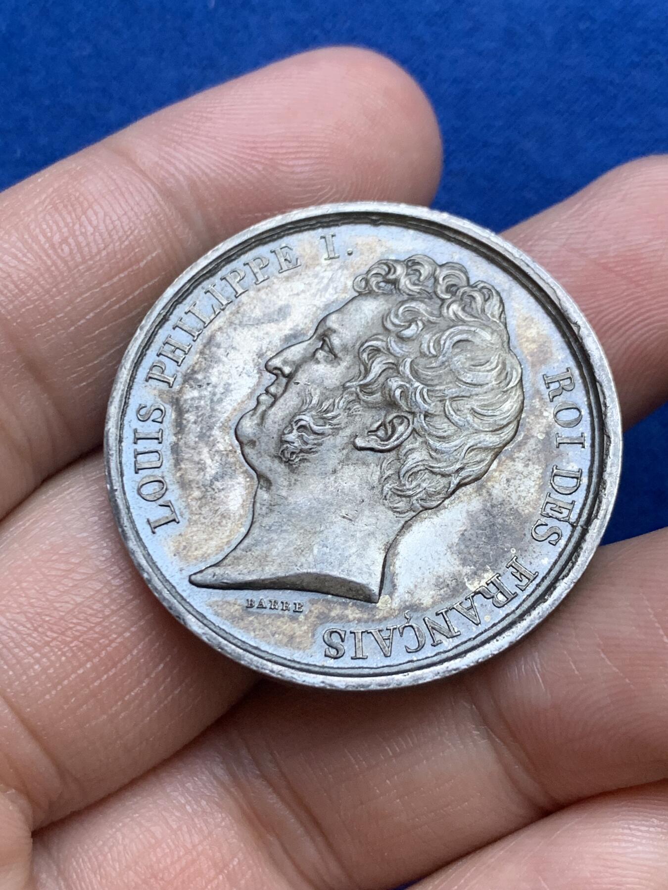 《竞宝斋》第271场-八角与章专场 周日，周一，周二  3场连拍 （全场包邮） 法国巴黎救济院银质代币，16.98g，35mm，油灯边铭