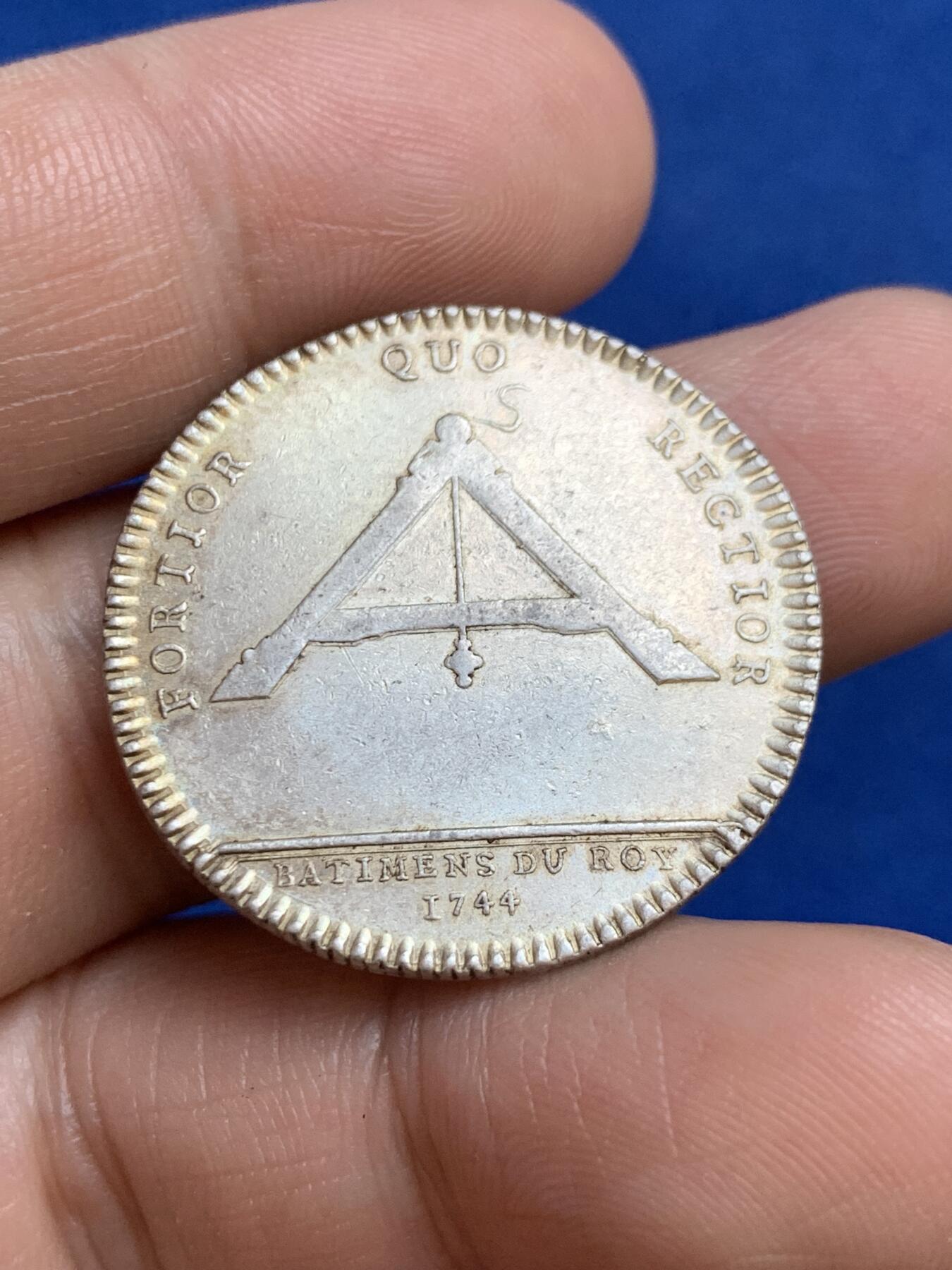 《竞宝斋》第271场-八角与章专场 周日，周一，周二  3场连拍 （全场包邮） 法国路易十六时皇家建筑银质代币，9.64g，30.6mm