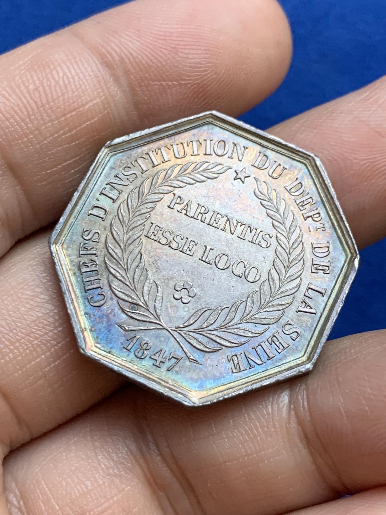 《竞宝斋》第271场-八角与章专场 周日，周一，周二  3场连拍 （全场包邮） 法国八角银质代币，塞纳省机构负责人，查理大帝，14.78g，31.2mm，手指边铭