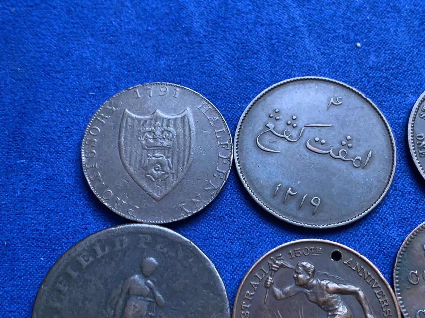 《竞宝斋》第269场- 周日，周一，周二  3场连拍 （全场包邮） 8枚一组 1枚1便士代币 2枚半便士代币 1枚根西1便士 1枚根西1/13便士 1枚1804东印度 1枚船运代币 轻微不平 1枚运动纪念章 细节见图