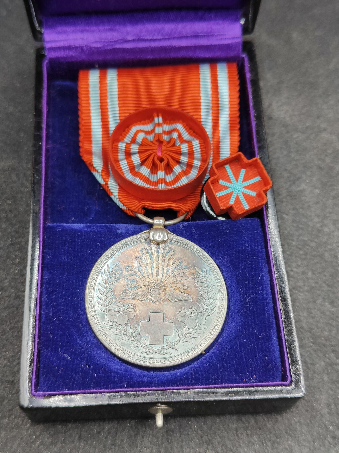 全场0元起拍 第158期 咸鱼国勋章拍卖专场 5月22日（周三）下午6：00开始 漆木盒 日本赤十字特别社员章银制带盒略